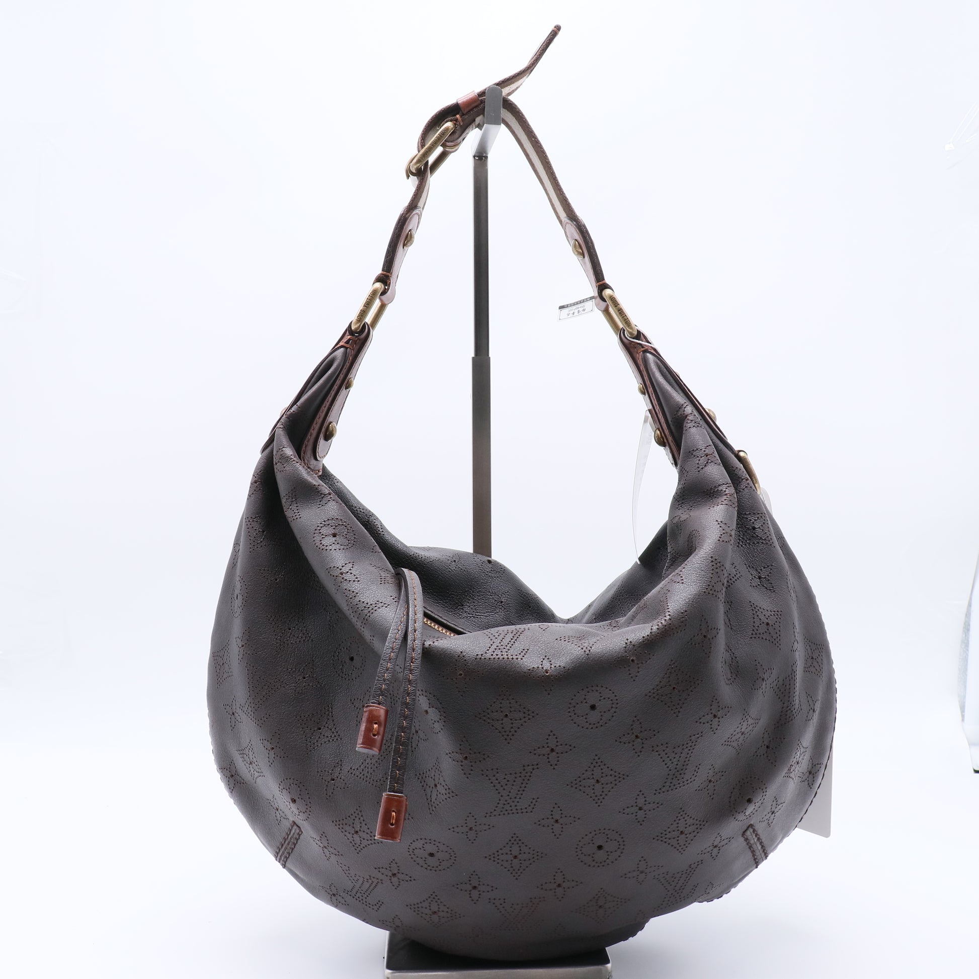Louis Vuitton Onatah GM Mahina Leather Hobo Bag twins B22022