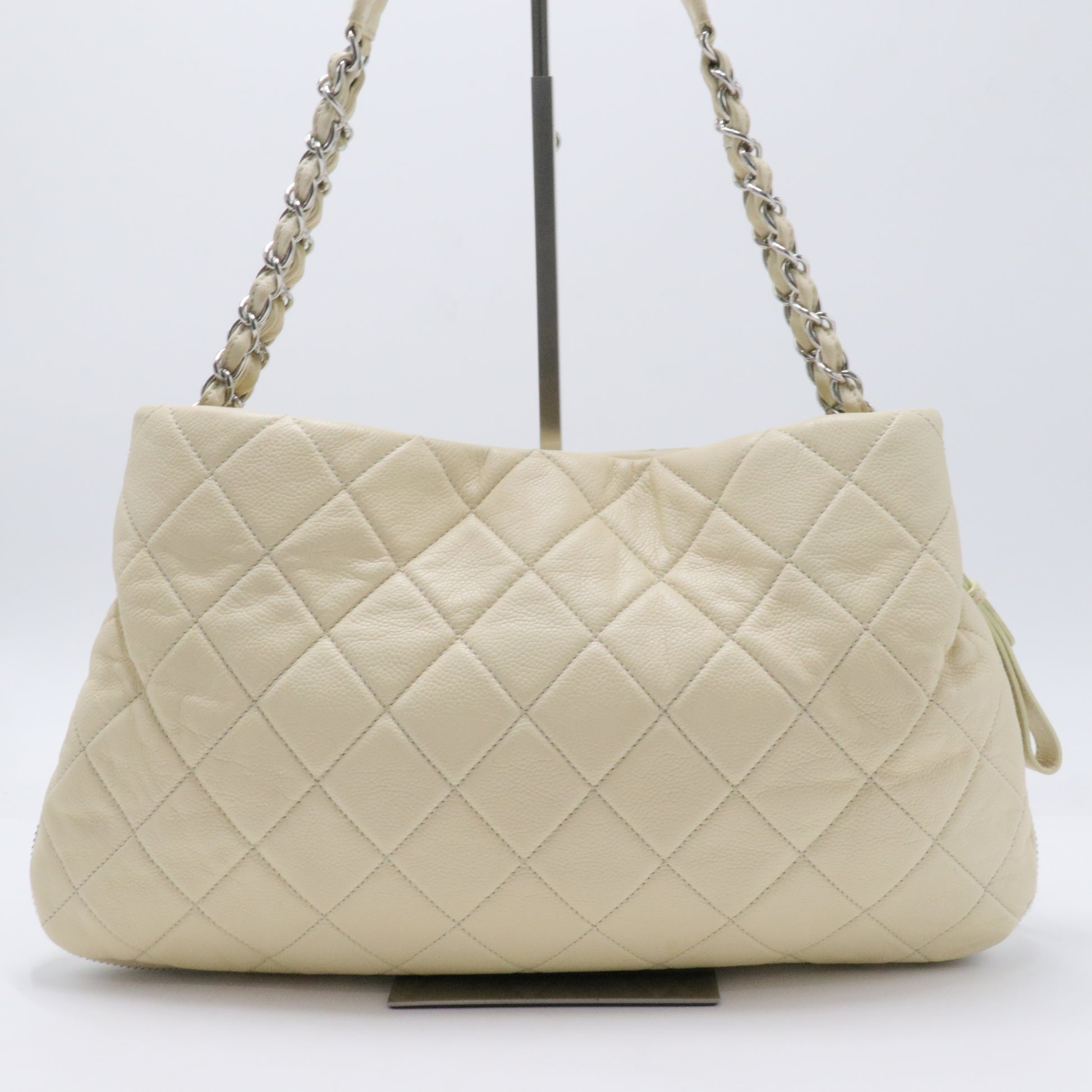 Timeless CC Expandable Tote Quilted Caviar Medium