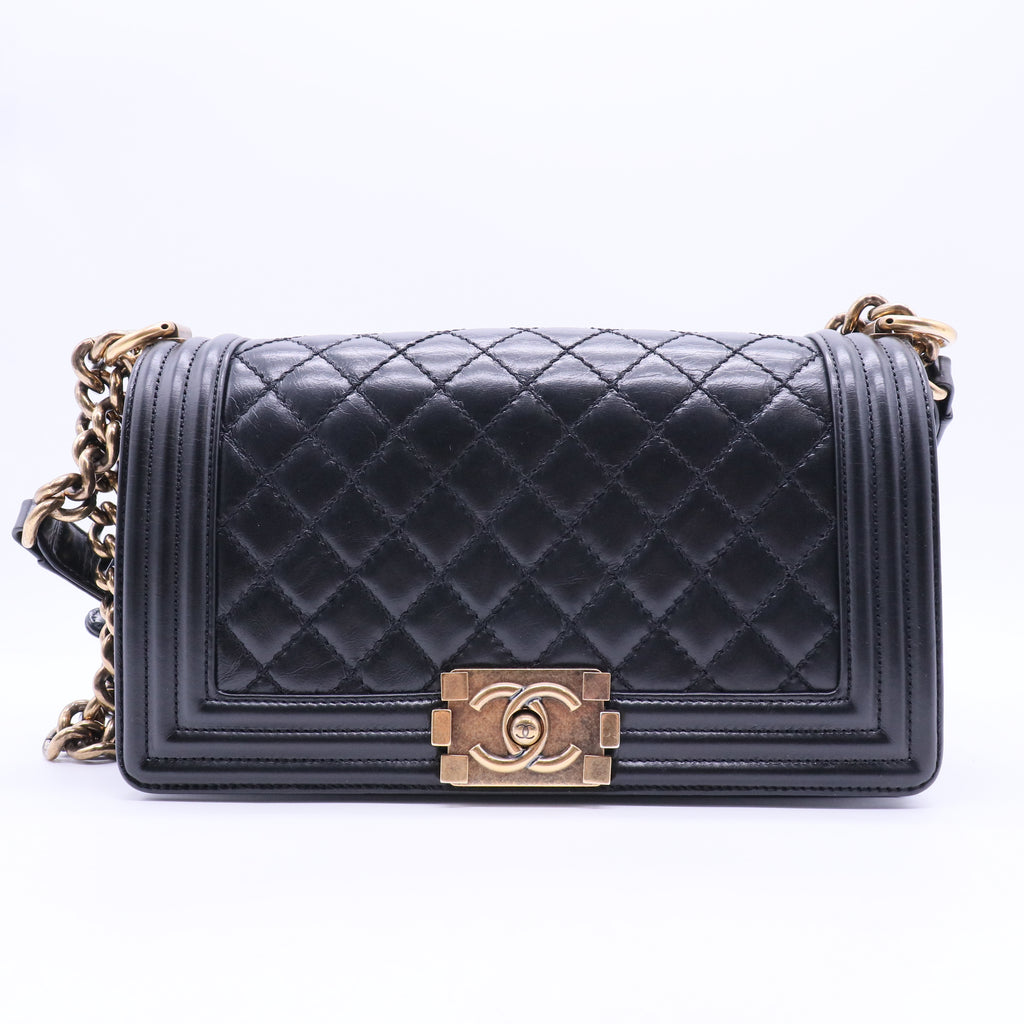 BOY CHANEL Handbag Calfskin & Ruthenium-Gold Metal Black