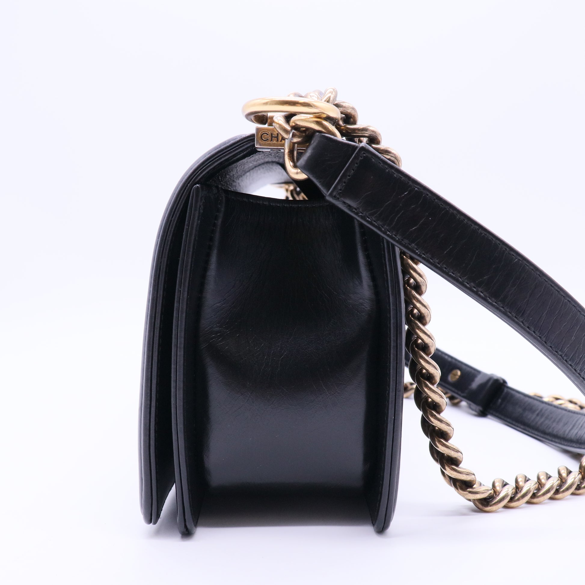 BOY CHANEL Handbag Calfskin & Ruthenium-Gold Metal Black