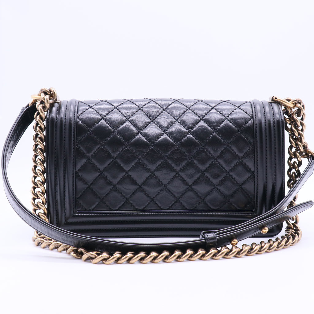 BOY CHANEL Handbag Calfskin & Ruthenium-Gold Metal Black