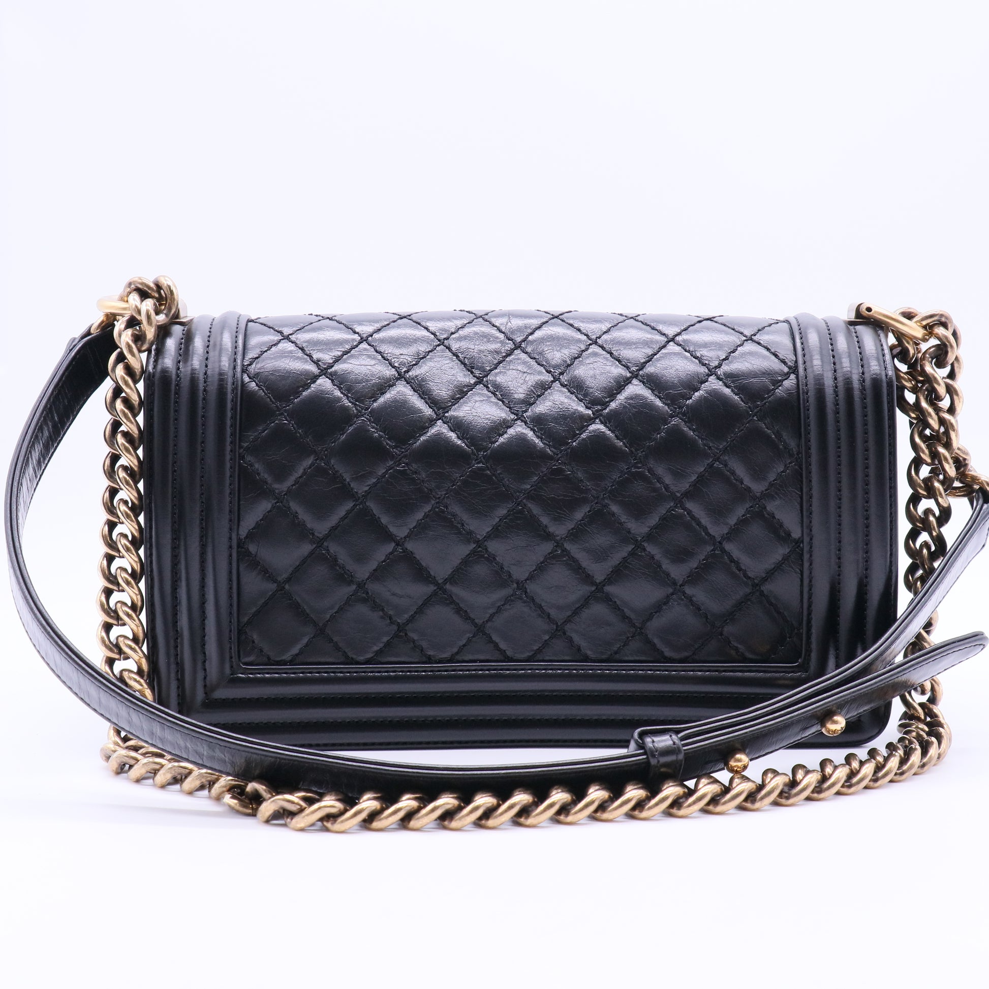 BOY CHANEL Handbag Calfskin & Ruthenium-Gold Metal Black