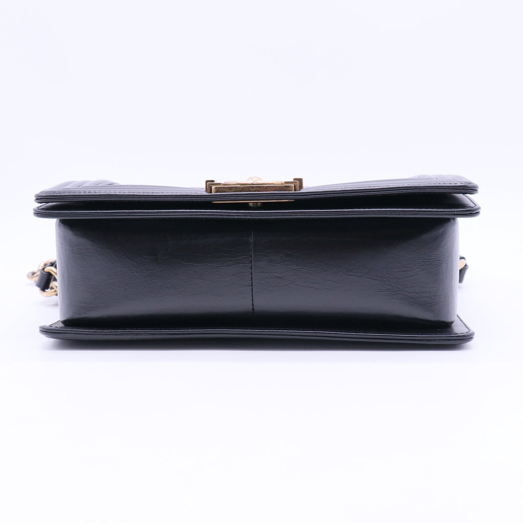 BOY CHANEL Handbag Calfskin & Ruthenium-Gold Metal Black