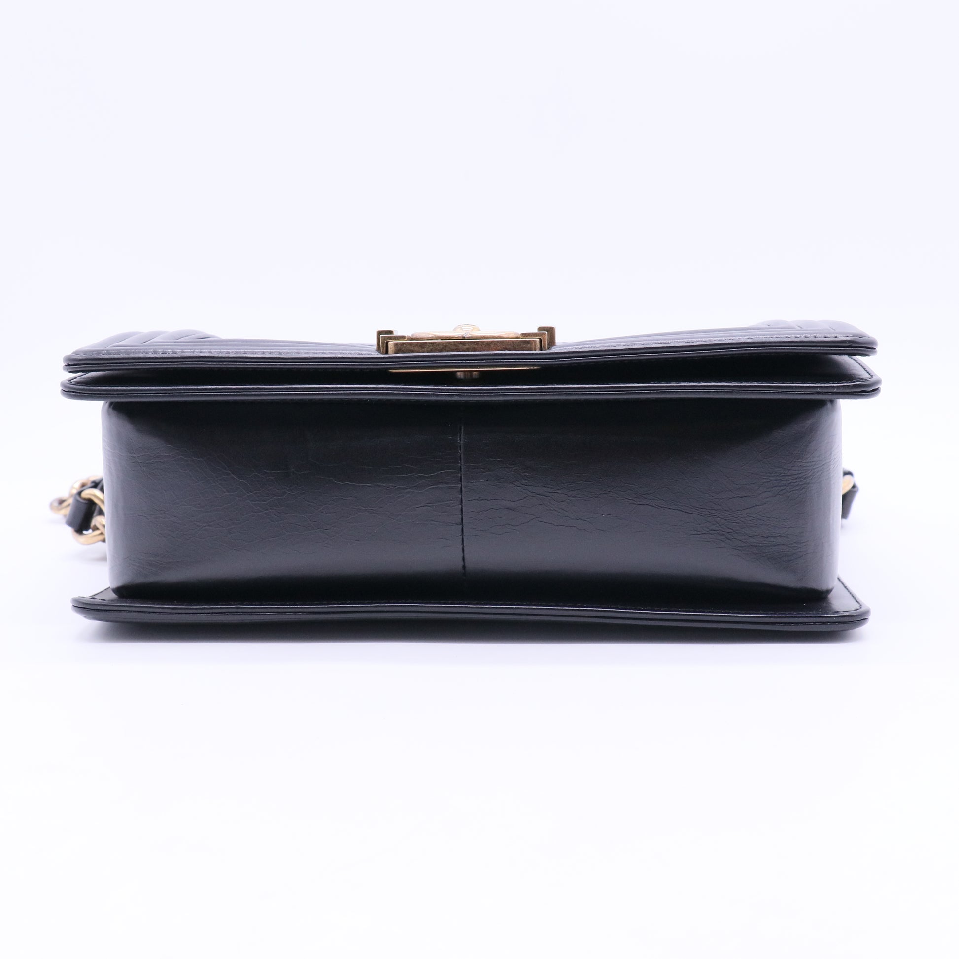 BOY CHANEL Handbag Calfskin & Ruthenium-Gold Metal Black