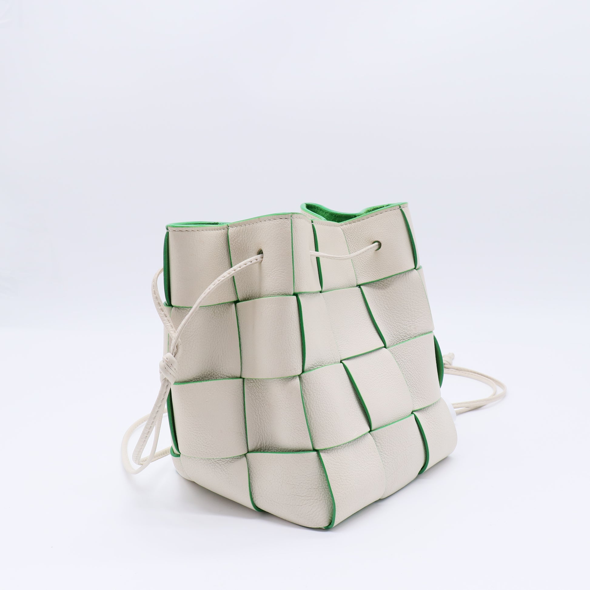 Bottega Veneta Cassette Small Bucket Bag (Edge Paint)  B22056
