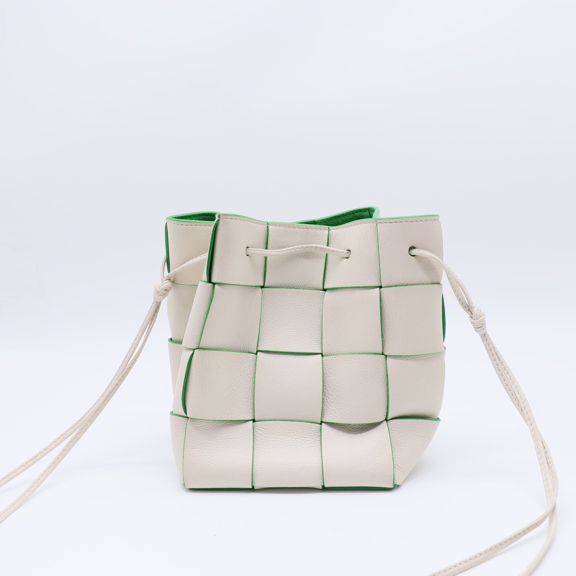 Bottega Veneta Cassette Small Bucket Bag (Edge Paint)  B22056