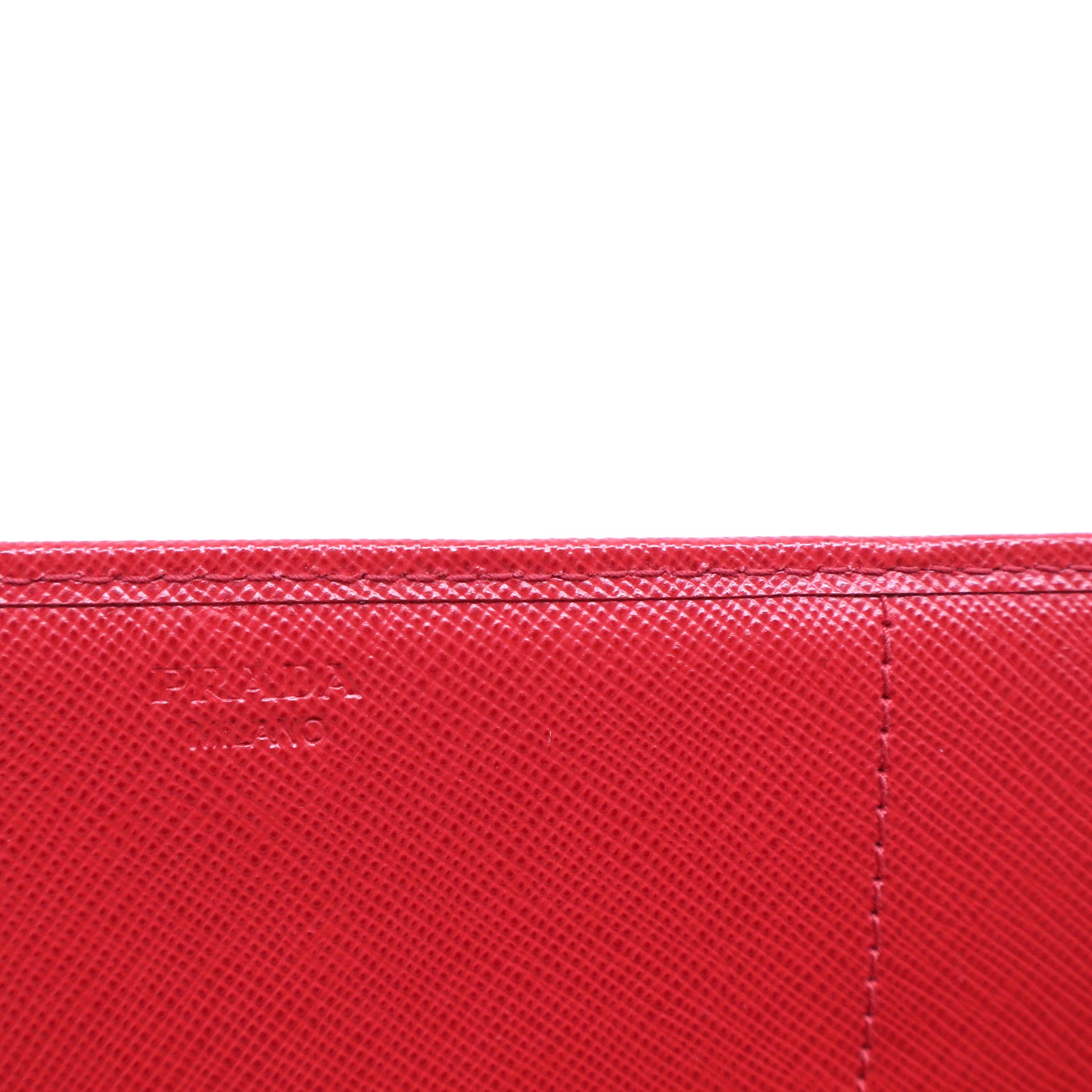 Cartera larga de cuero rojo saffiano W20646