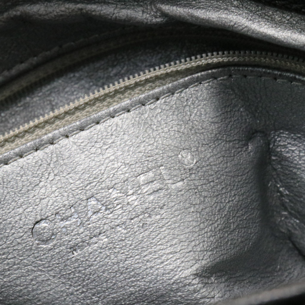 Modern Chain Tote Caviar East West