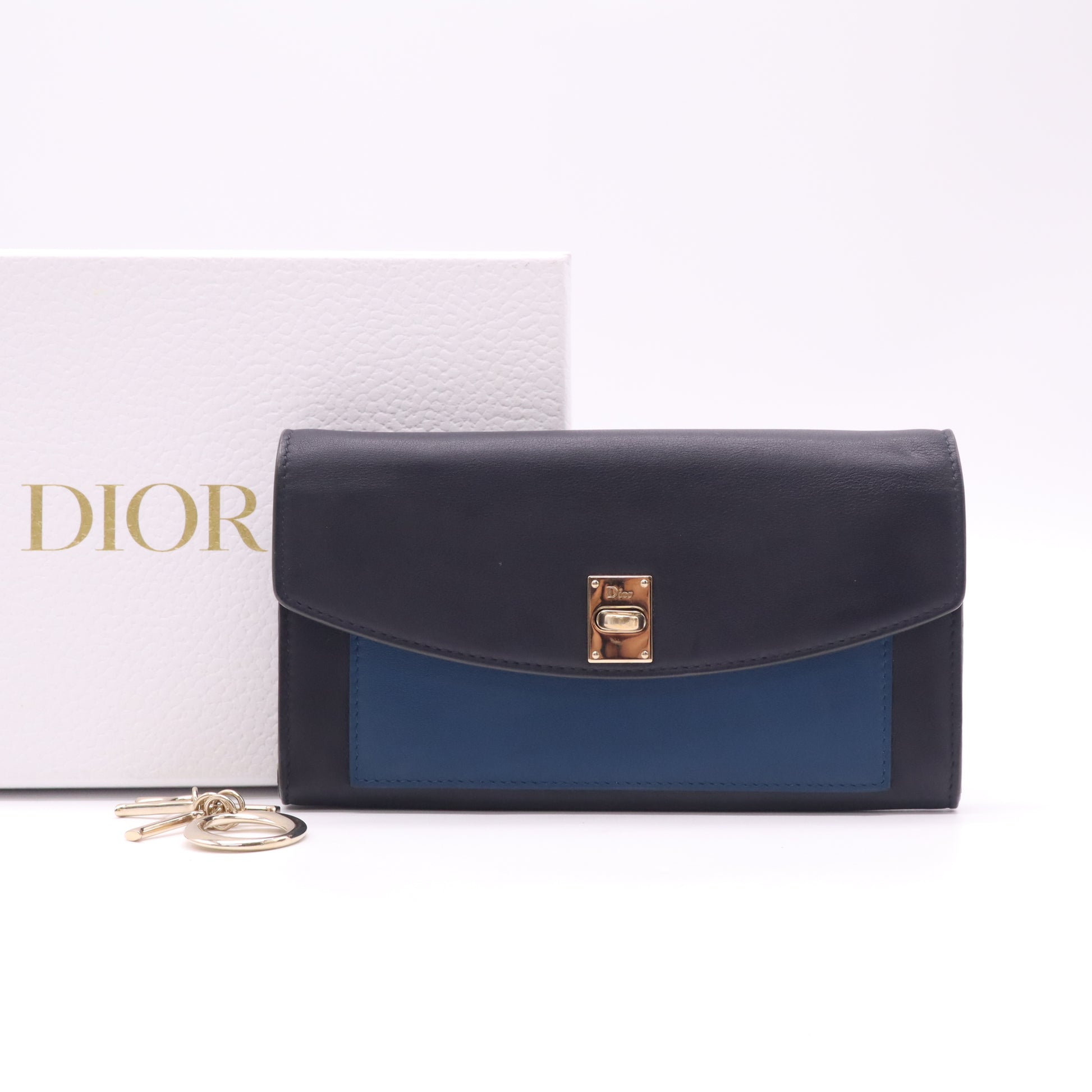 Black/Blue Leather Turnlock Flap Wallet W22492