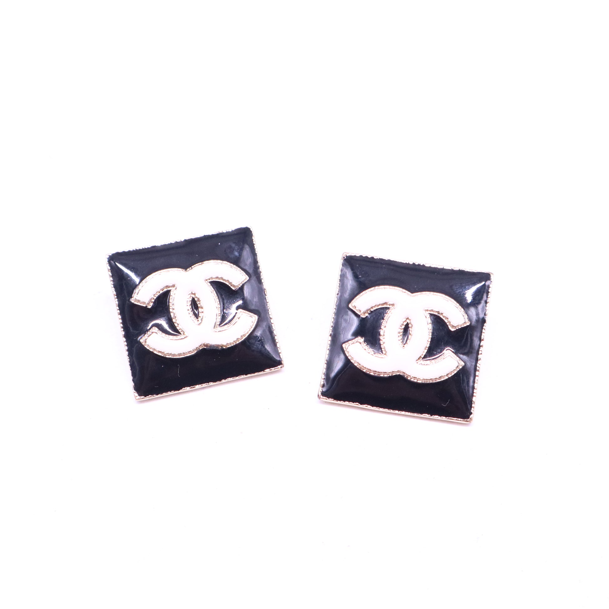Enamel CC Square Earrings Black White W20831