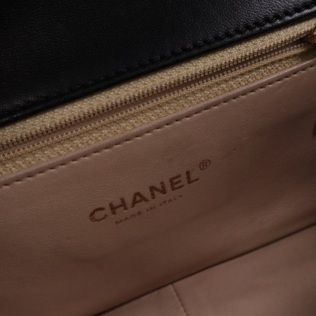 CHANEL Lambskin Leather Chain Shoulder Bag with Gold Buckle twins