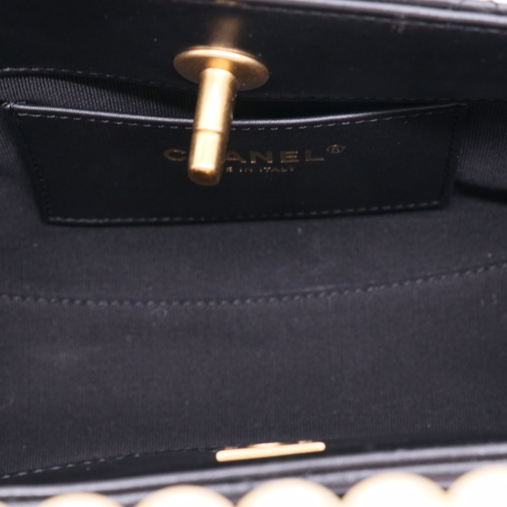 CC Pearls Bar Handle Shopping Bag Quilted Shiny Lambskin Small Twins