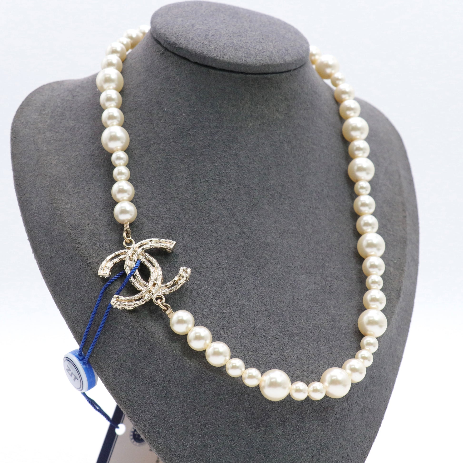 Graduated Pearl CC Short Necklace Gold