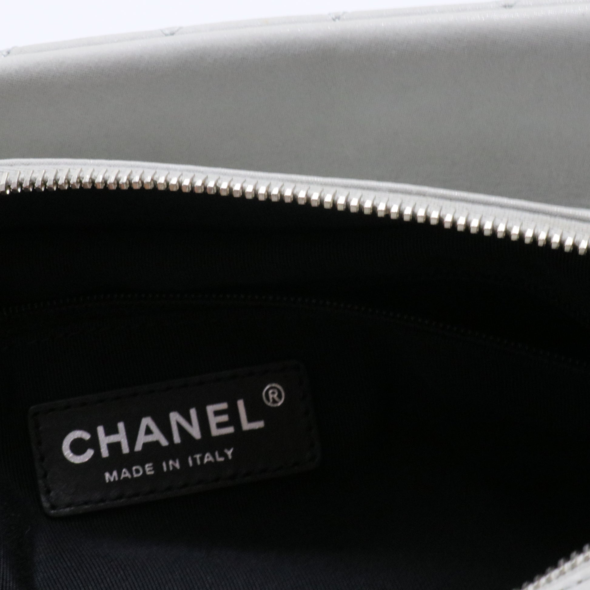 Chic Quilt Bowling Bag Quilted Iridescent Calfskin