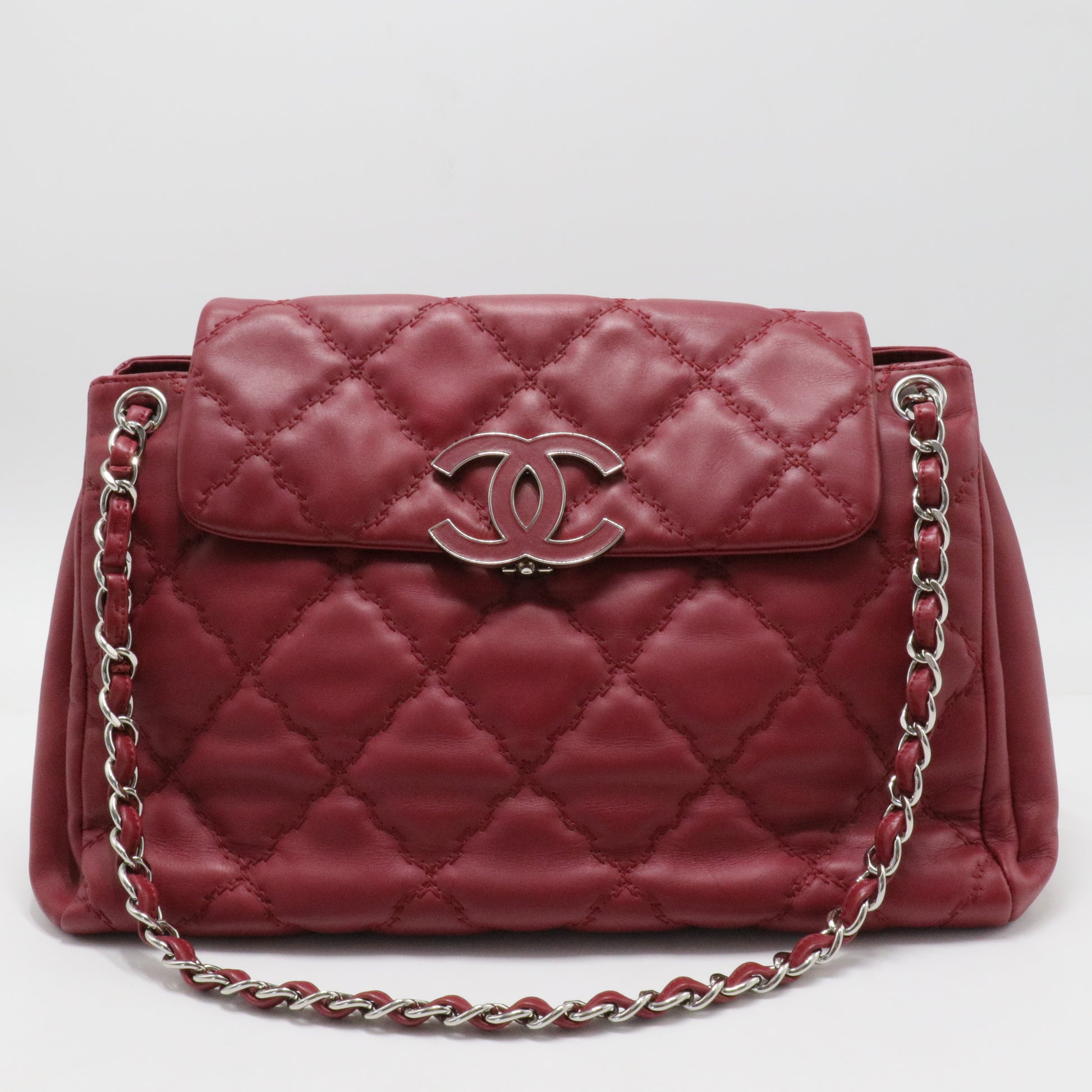 Calfskin Large Hamptons Flap Bag Red