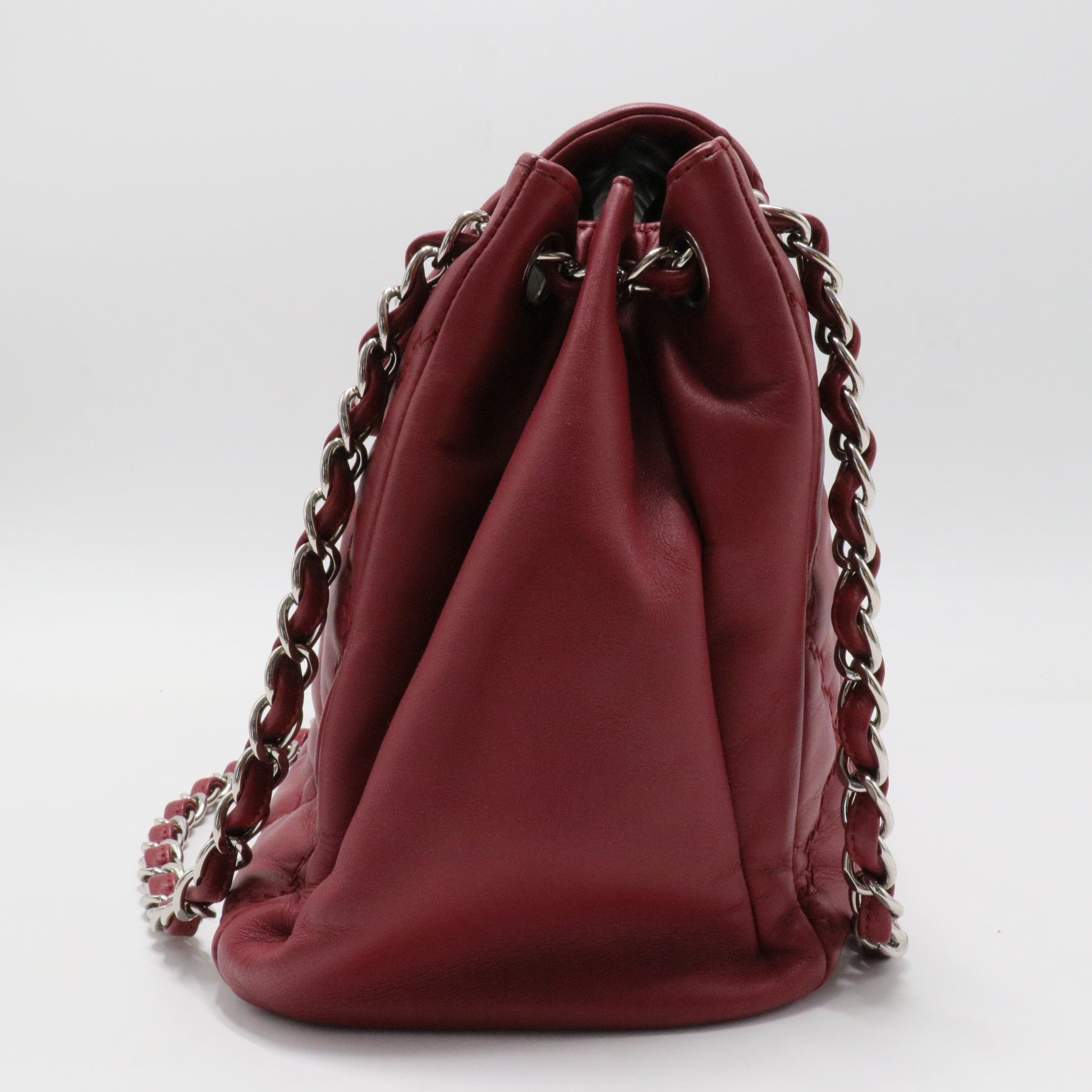 Calfskin Large Hamptons Flap Bag Red