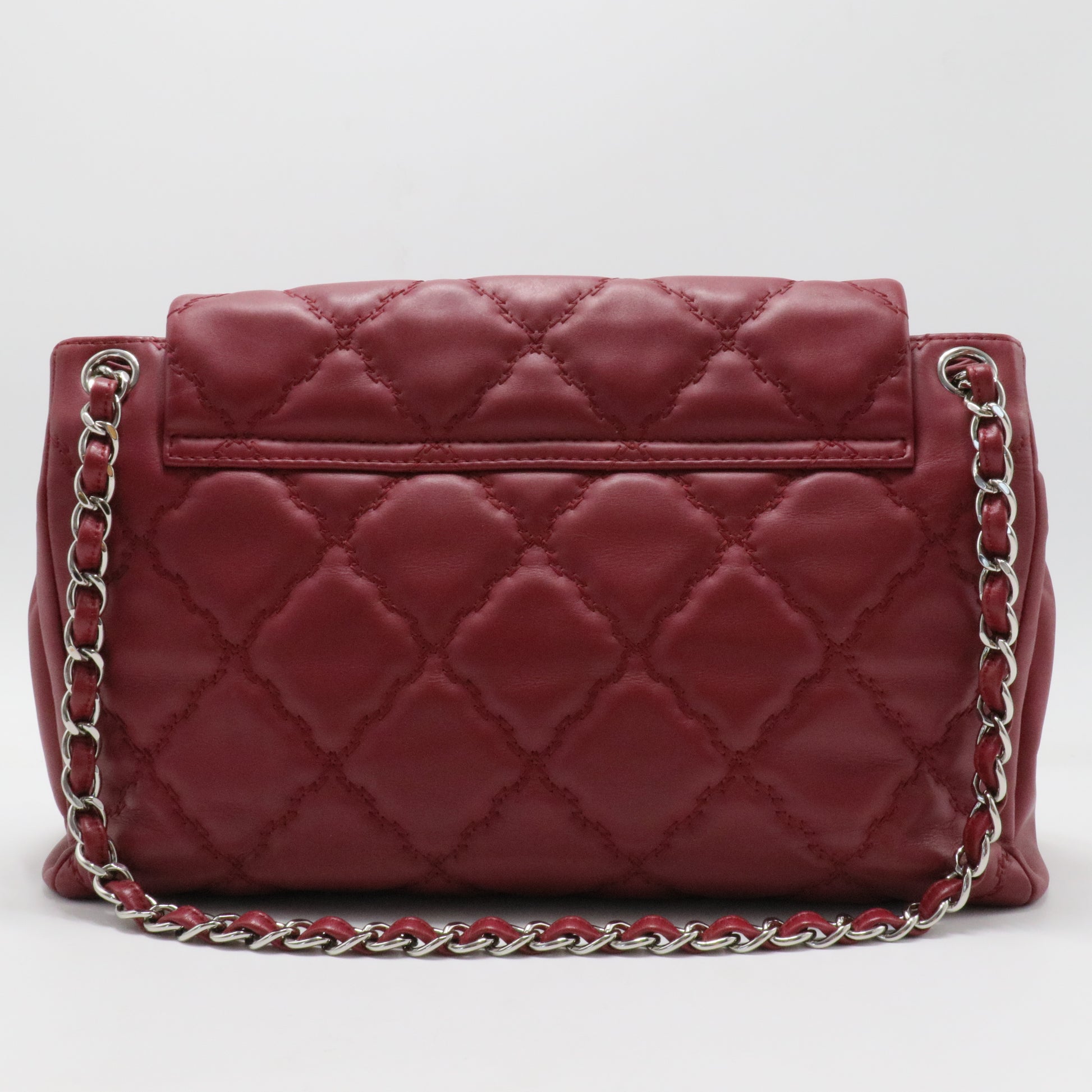 Calfskin Large Hamptons Flap Bag Red