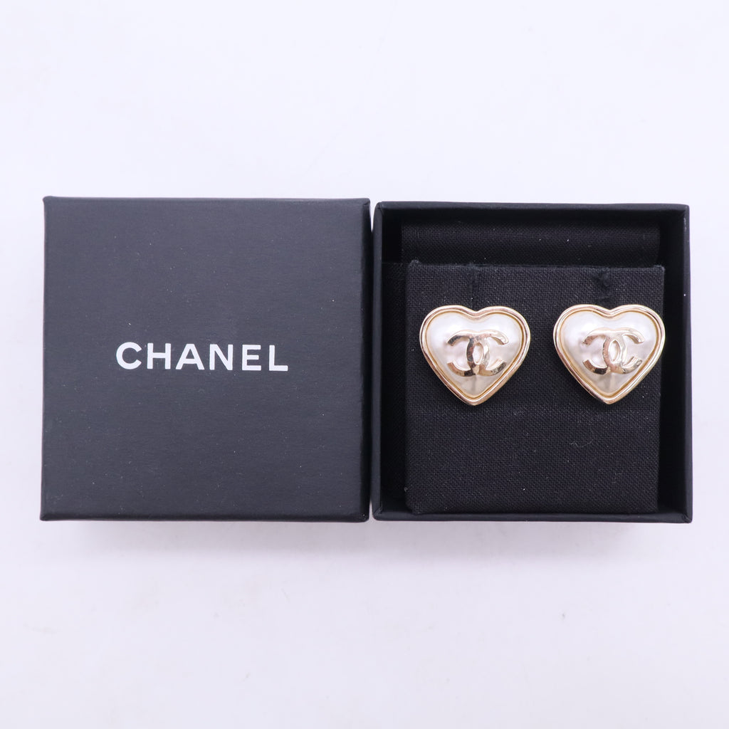 Chanel Pearl CC Heart Earrings Gold Twins LDJ2809