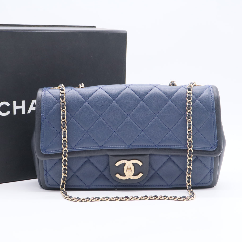 Lambskin Quilted Medium Graphic Flap Navy Black