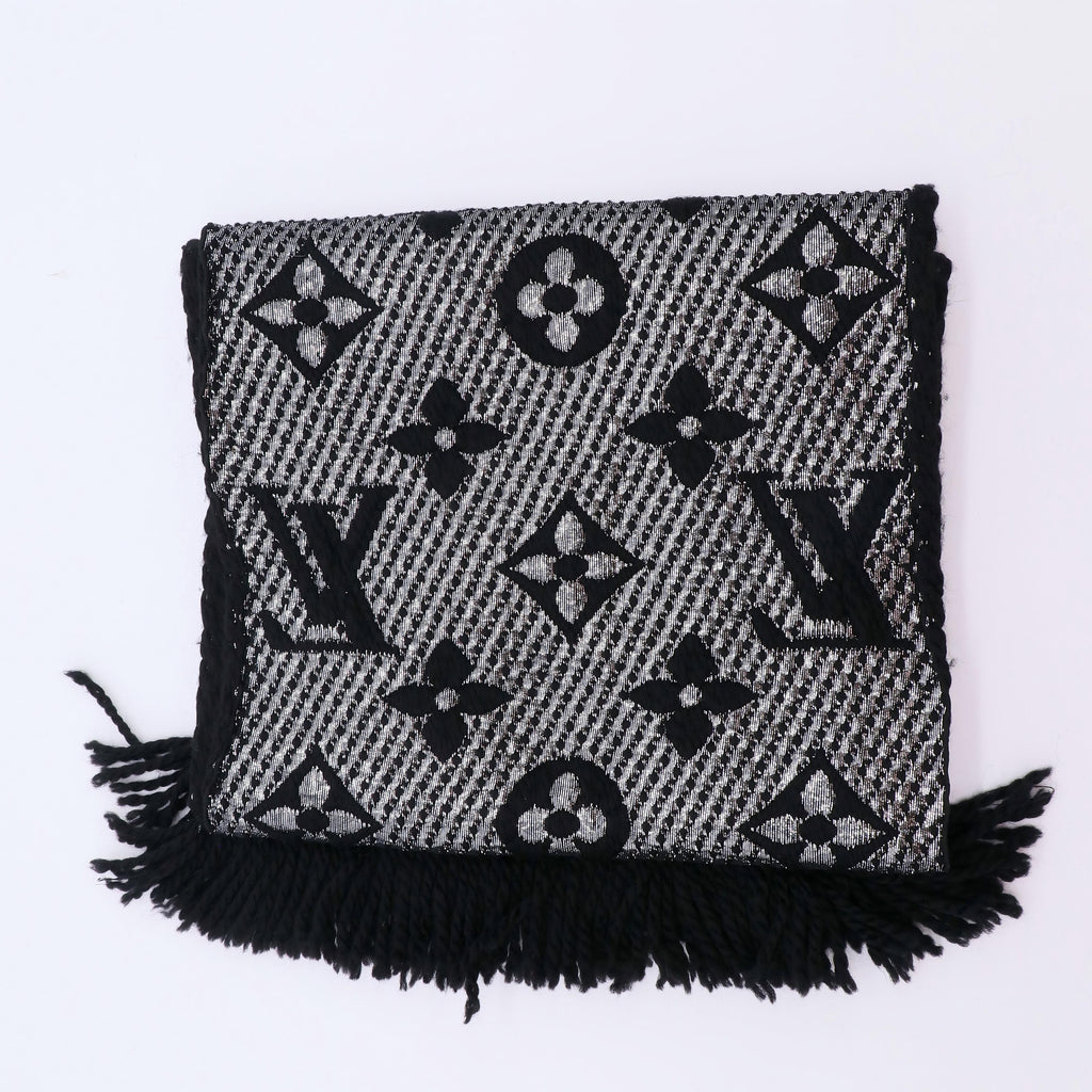 Louis Vuitton Écharpe Logomania Shine Scarf W22476