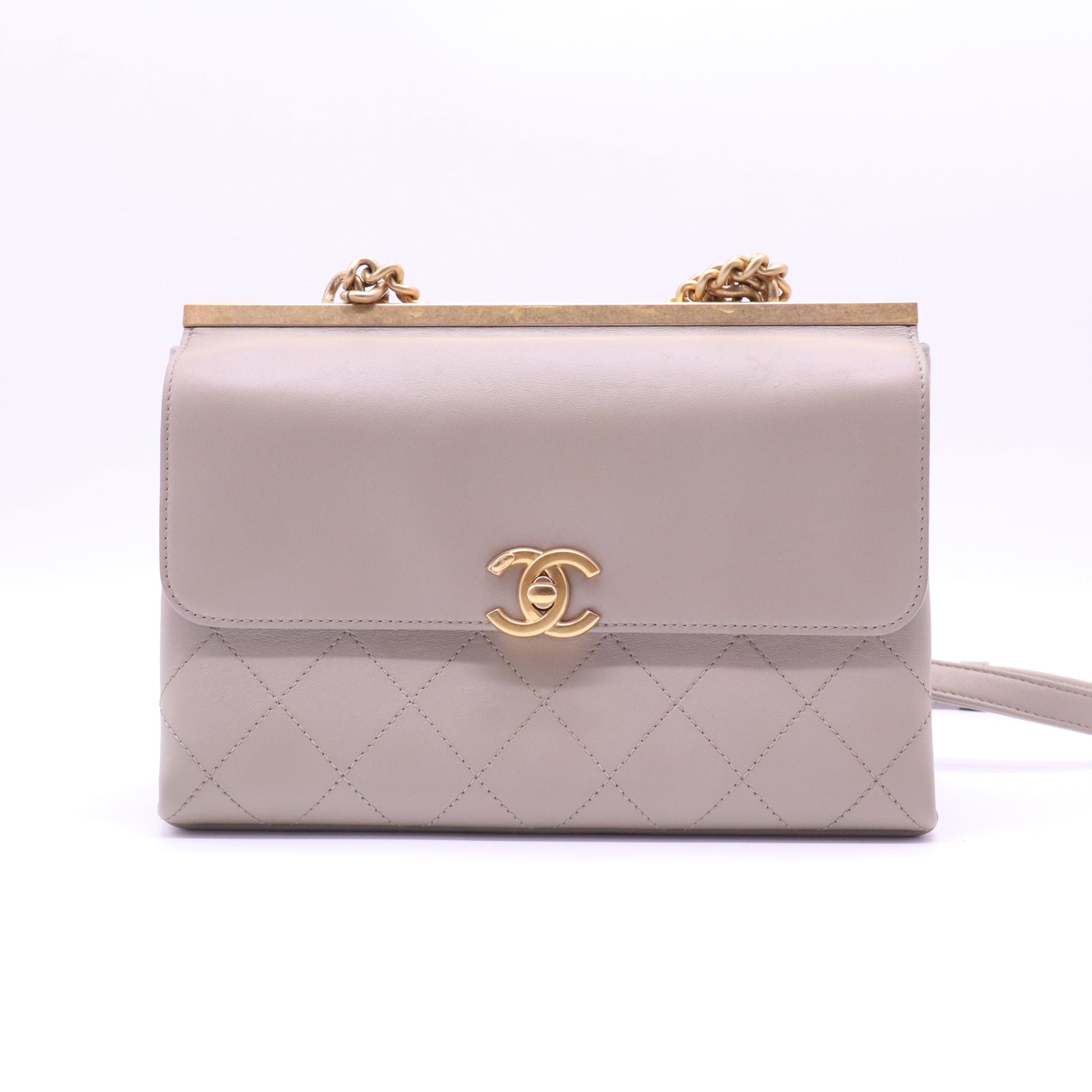 Chanel Coco Luxe Flap Bag with Top Handle B22108