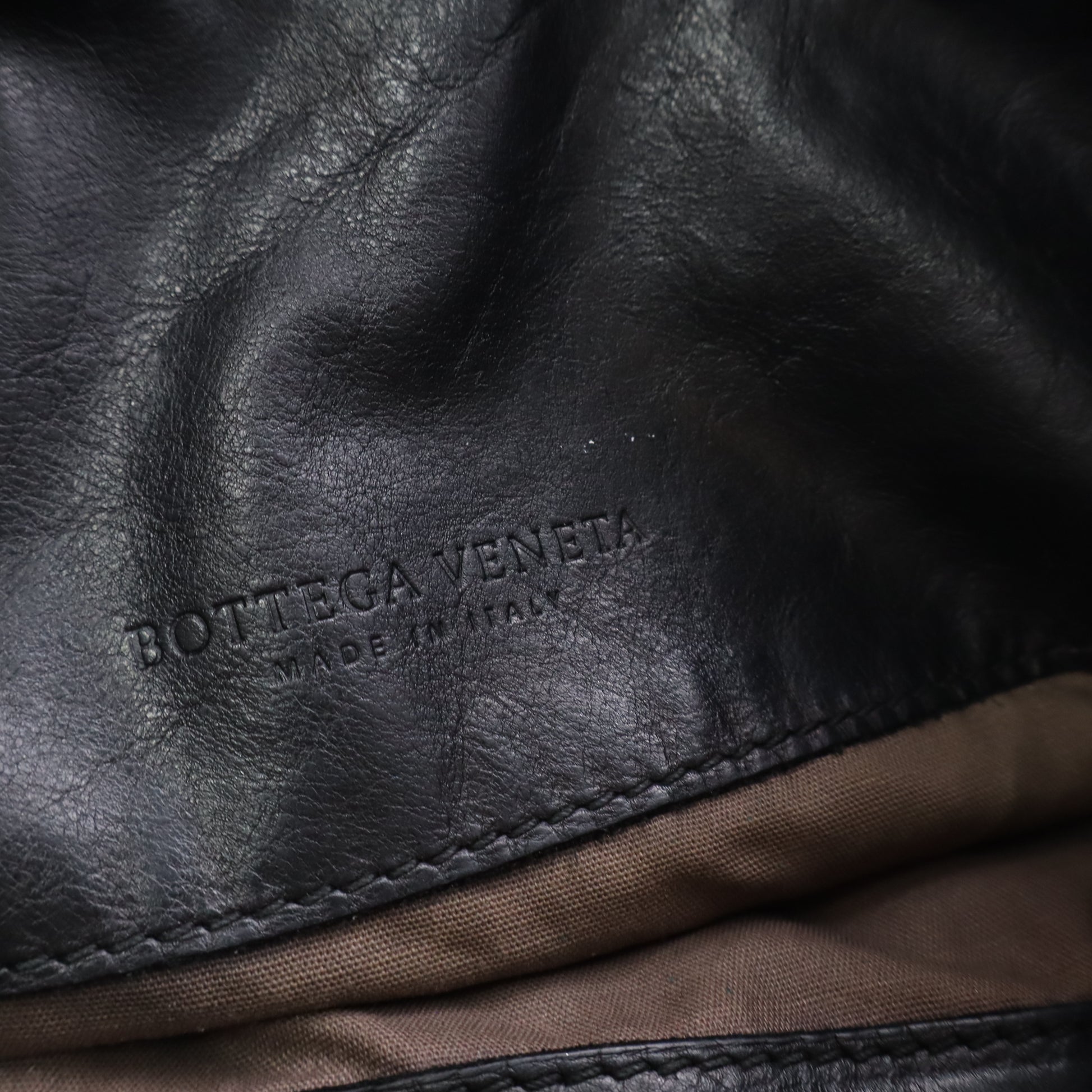 Bottega Veneta Intrecciato Scorpito Crossbody Messenger Bag B23969