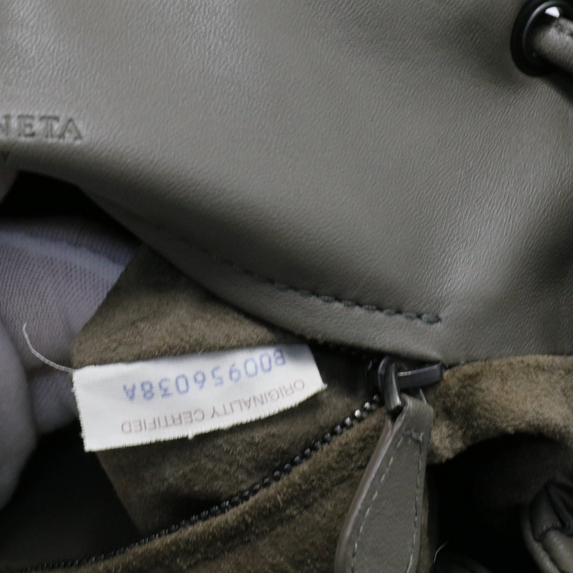 Flap Messenger Bag Intrecciato Nappa Medium