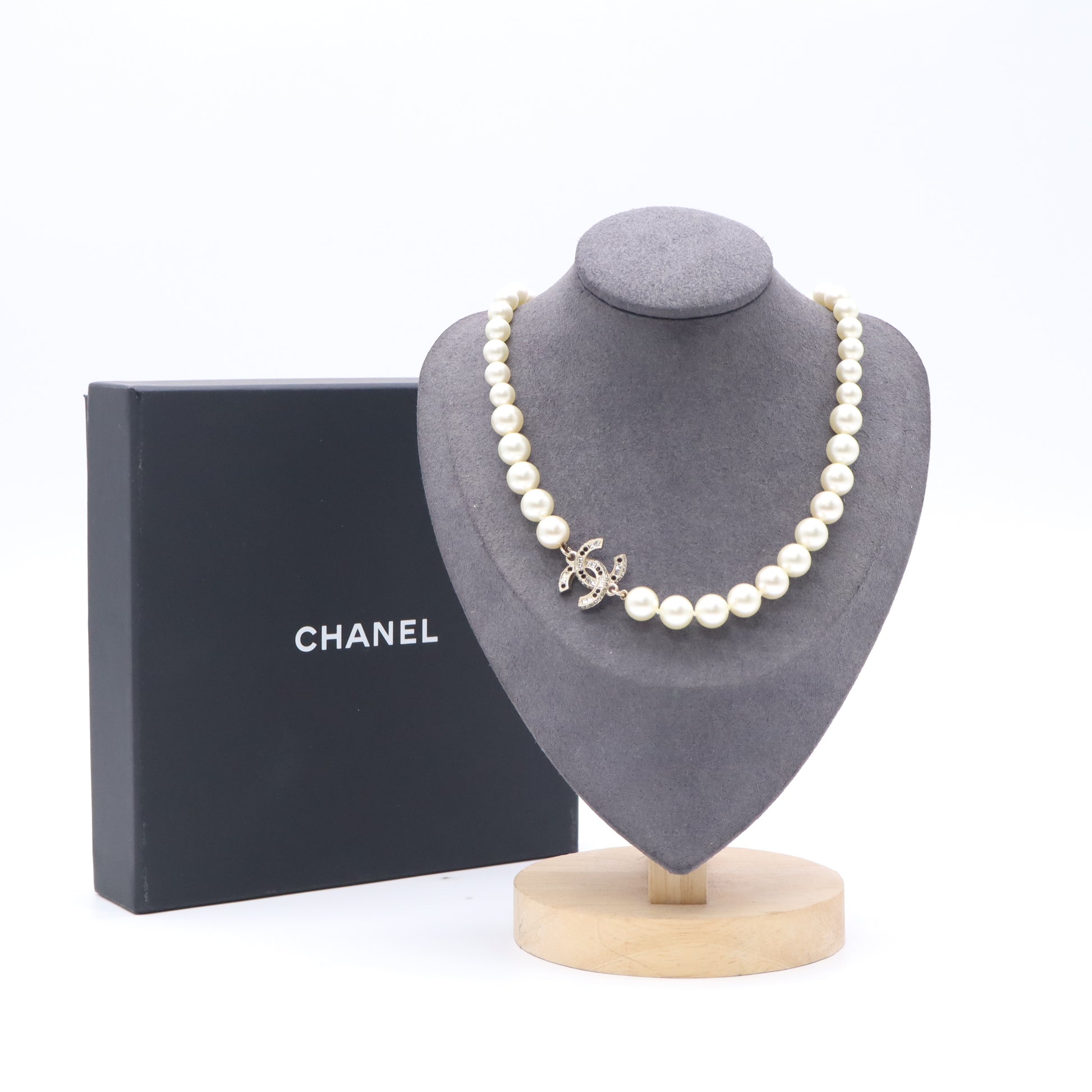 Chanel Pearl CC 100th Anniversary Necklace in Light Gold W23055