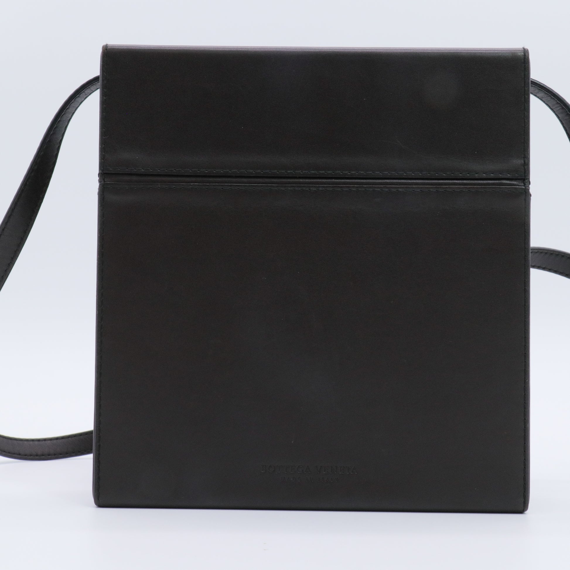 Black leather Daisey box crossbody bag Gold-color brass ribbed clasp For Gisel