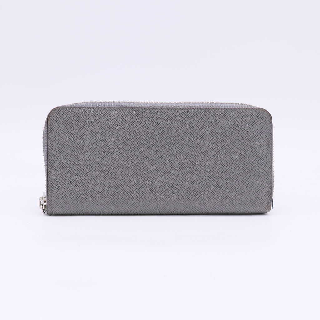 2013 Taiga Leather Zippy Wallet W23042