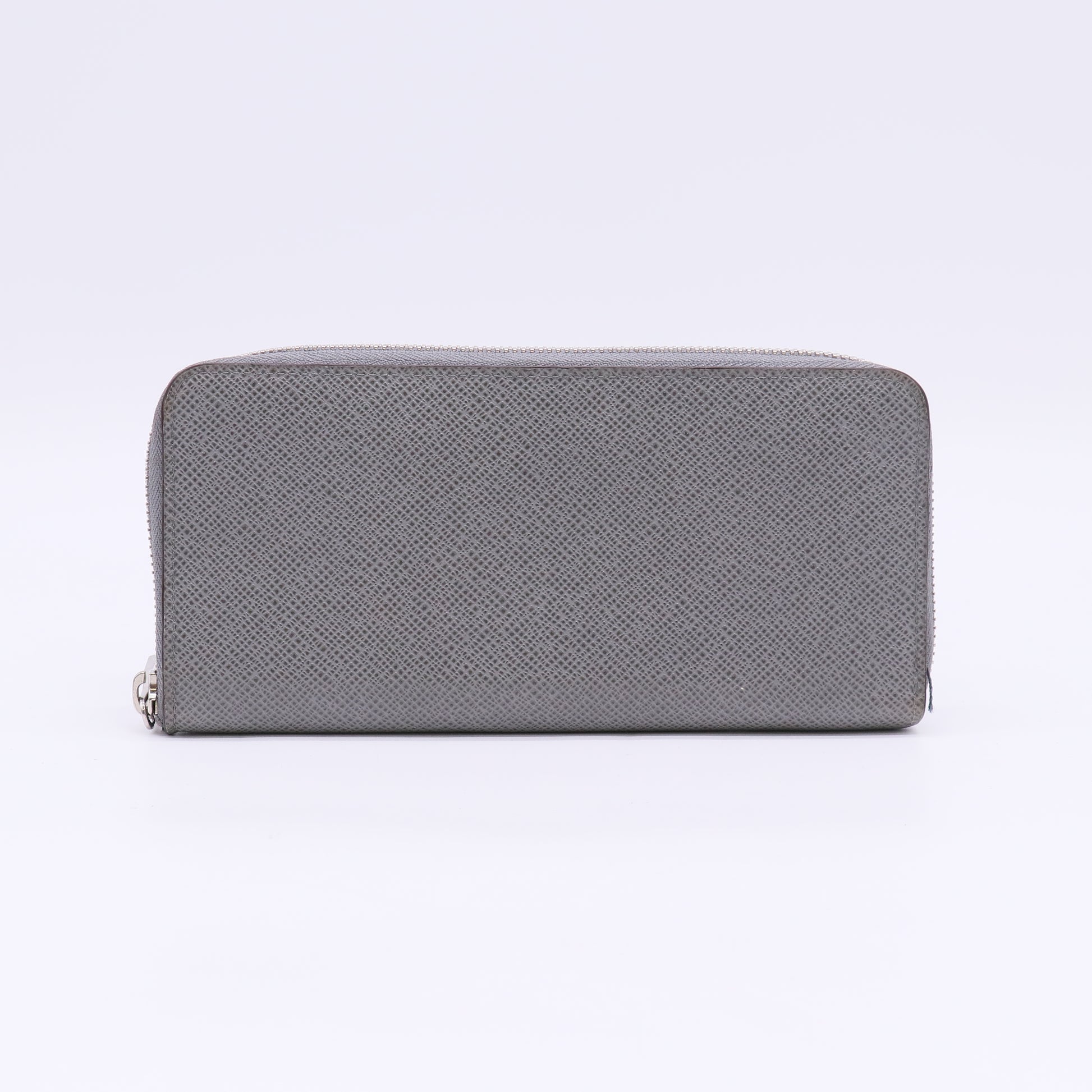 2013 Taiga Leather Zippy Wallet W23042