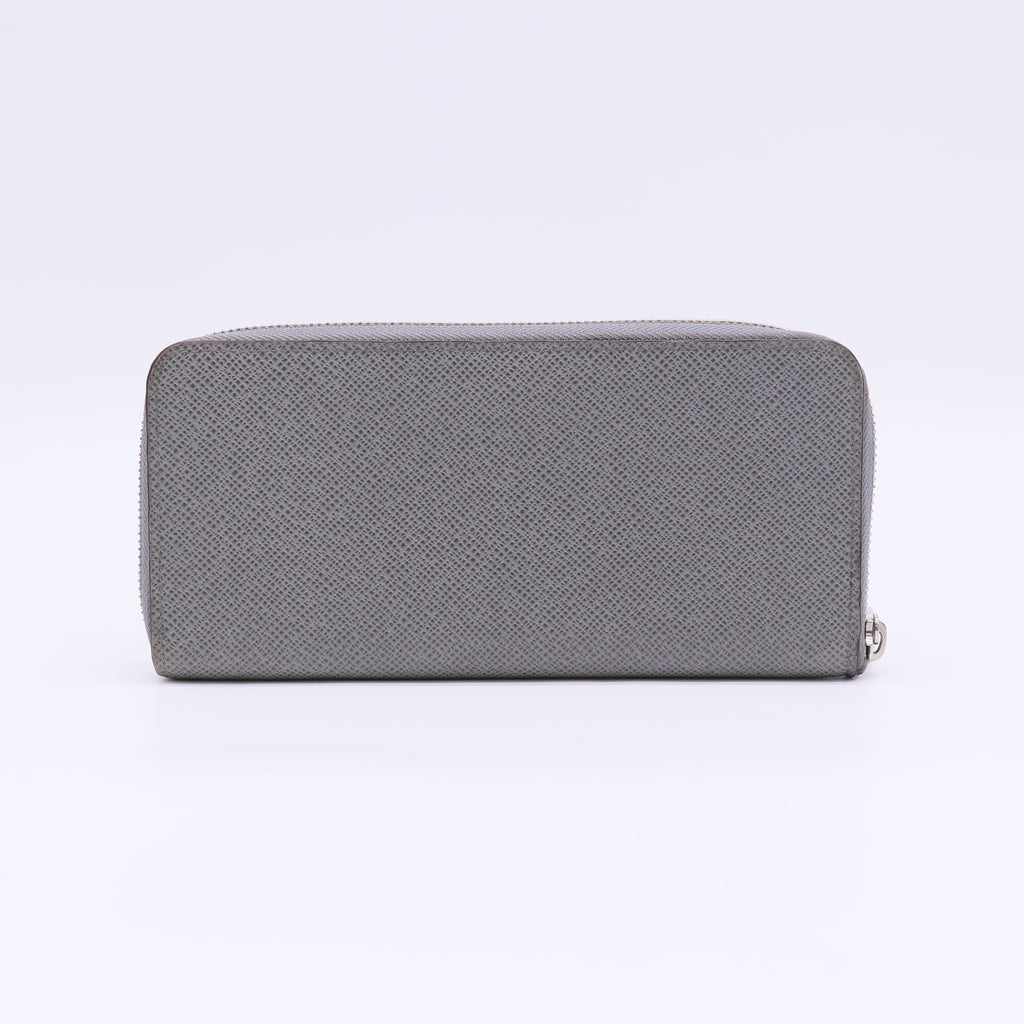 2013 Taiga Leather Zippy Wallet W23042