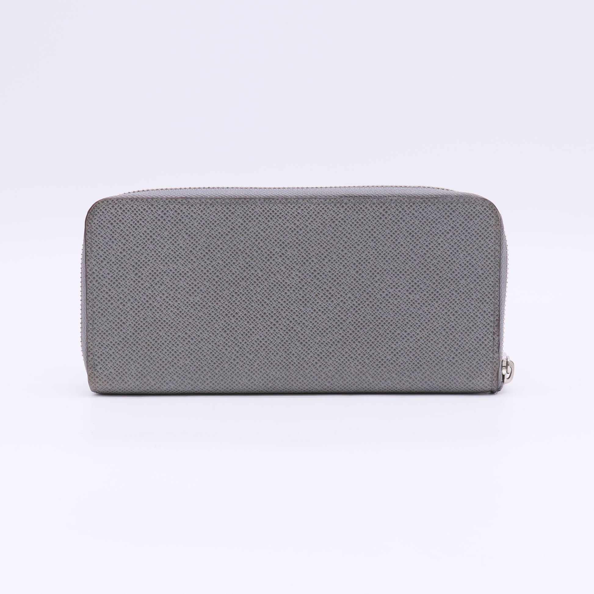 2013 Taiga Leather Zippy Wallet W23042