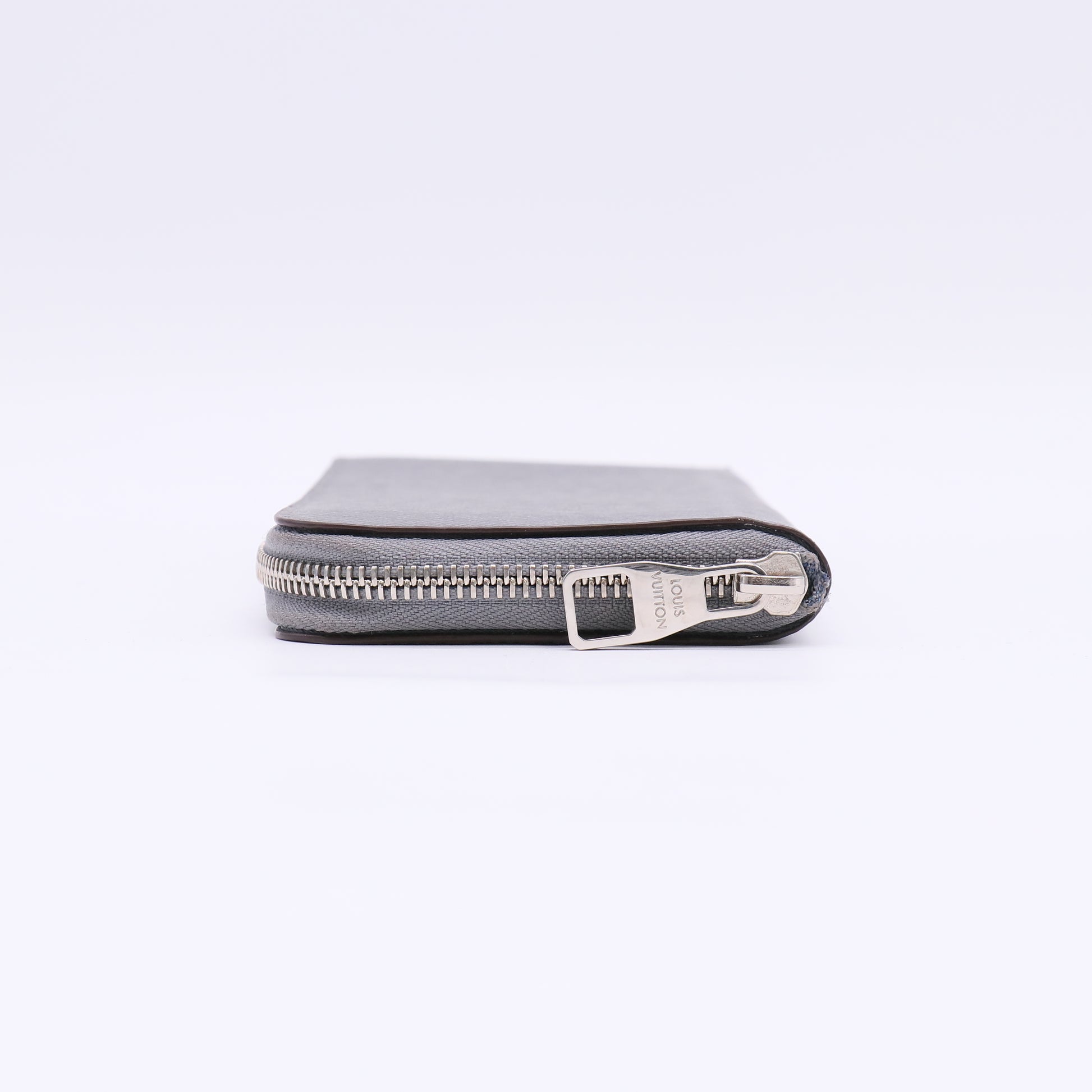 2013 Taiga Leather Zippy Wallet W23042