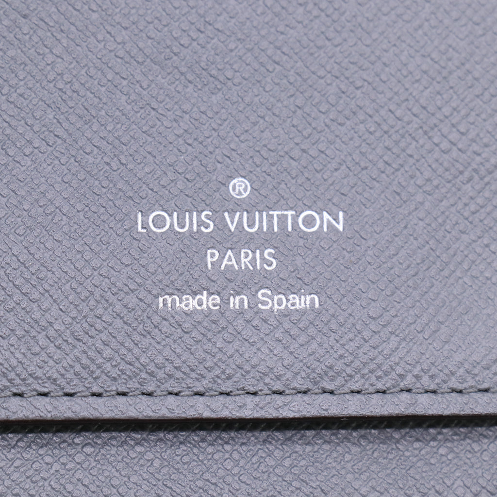 2013 Taiga Leather Zippy Wallet W23042