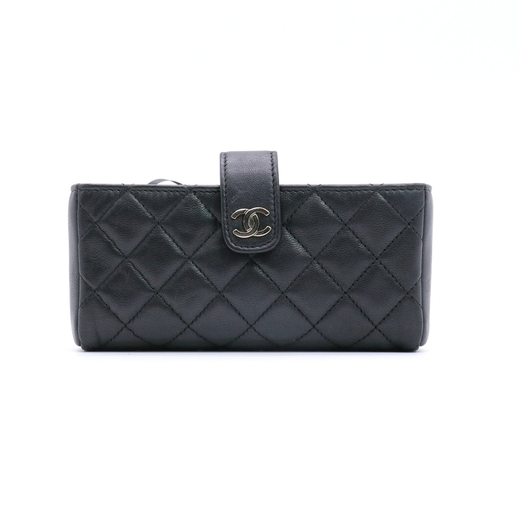 Black lambskin quilted O-Mini clutch twins