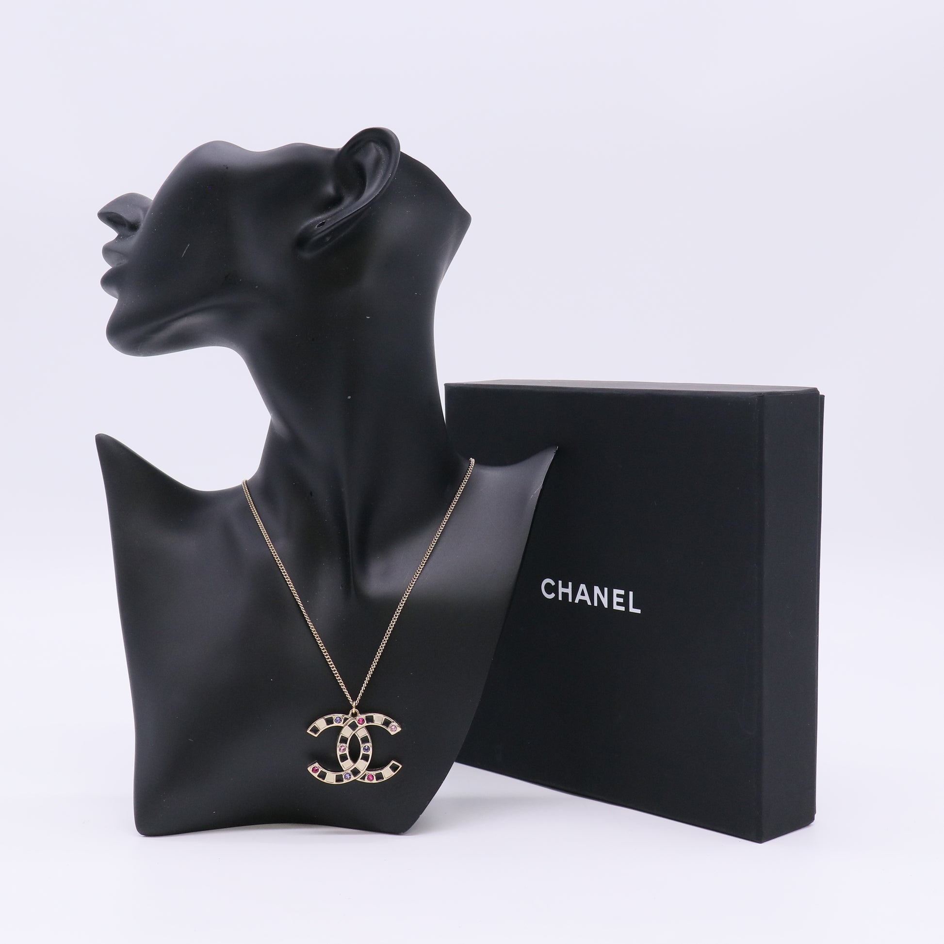 Resin & Strass CC Pendant Necklace W23051