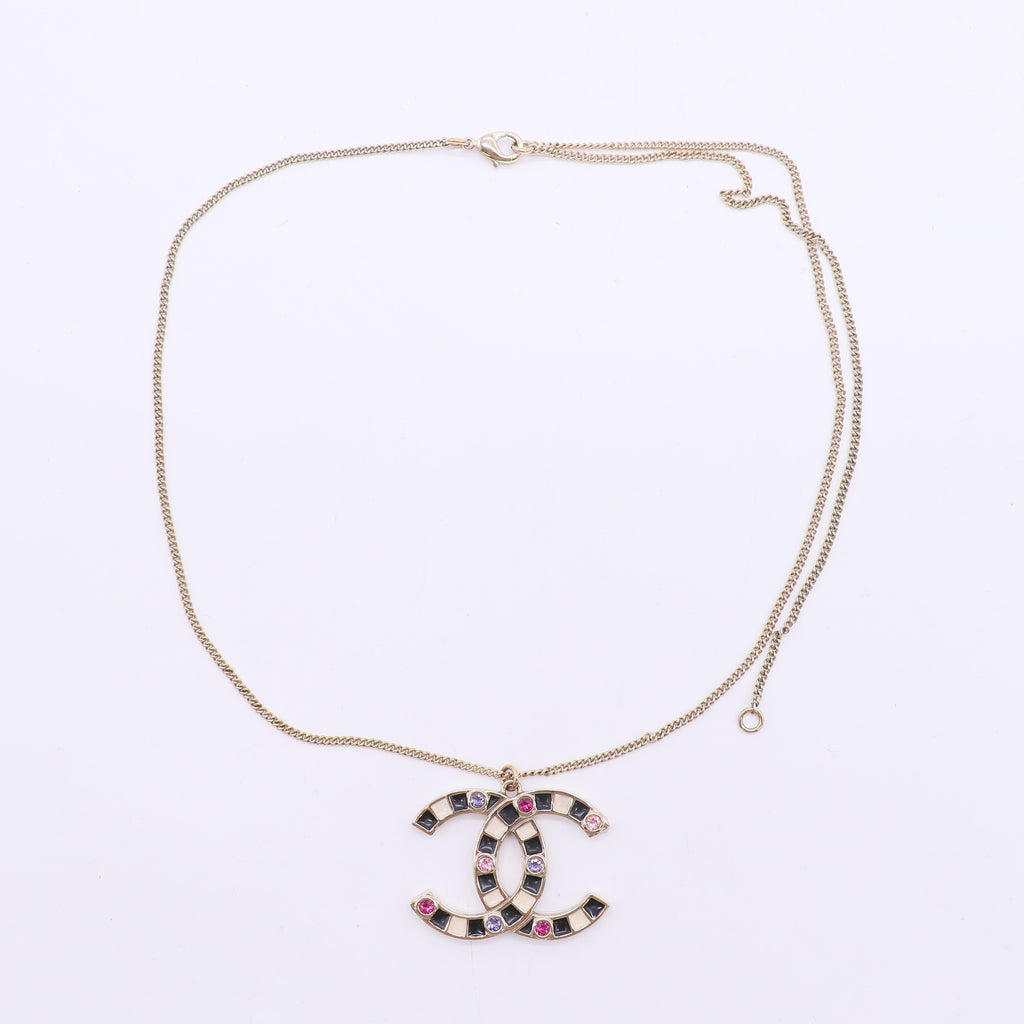 Resin & Strass CC Pendant Necklace W23051