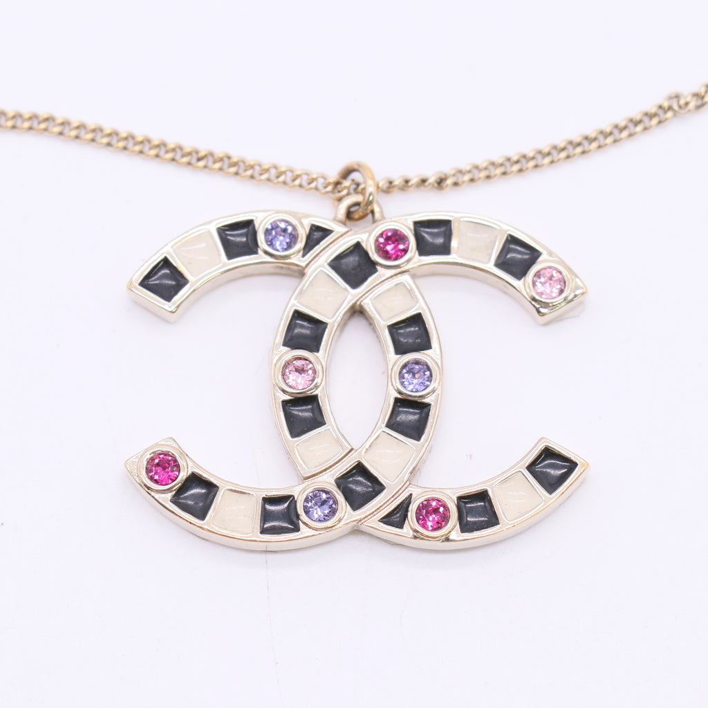 Resin & Strass CC Pendant Necklace W23051