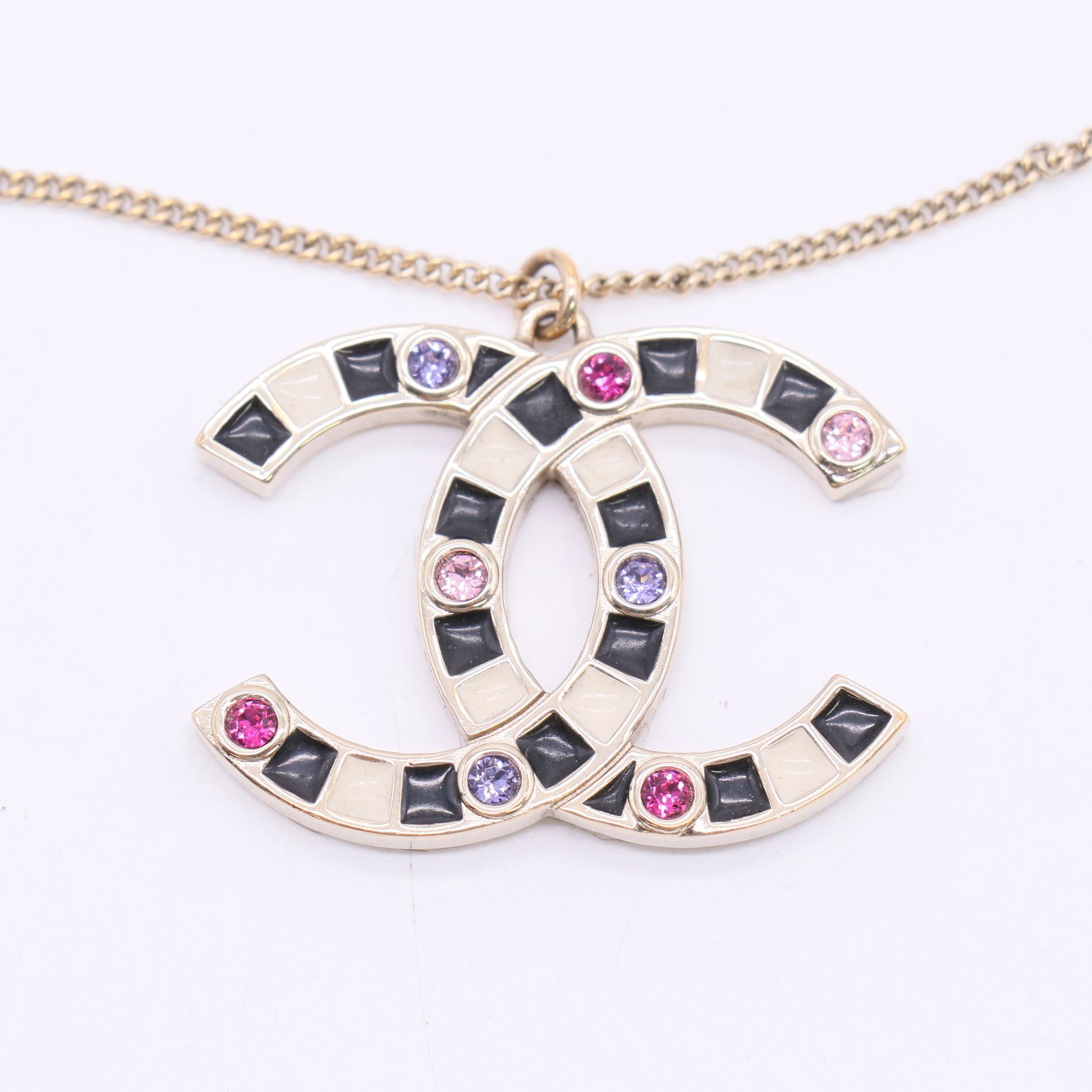 Resin & Strass CC Pendant Necklace W23051