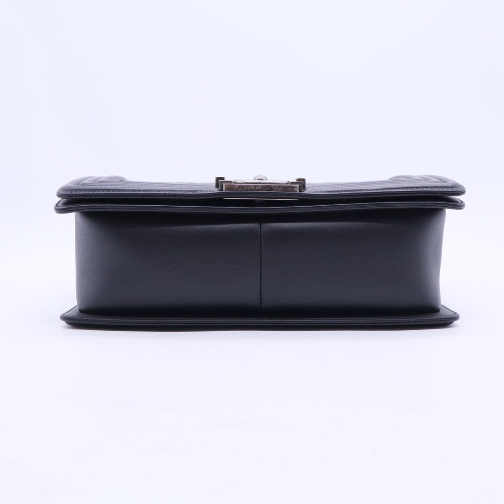 Chanel Medium Caviar Boy Bag B20014