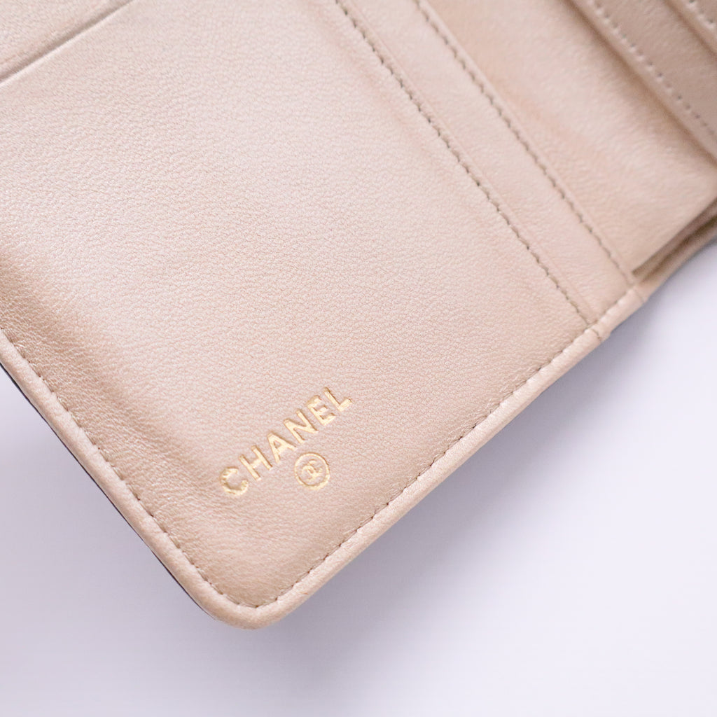 Lambskin Camellia Embossed Zipped Pocket Wallet
