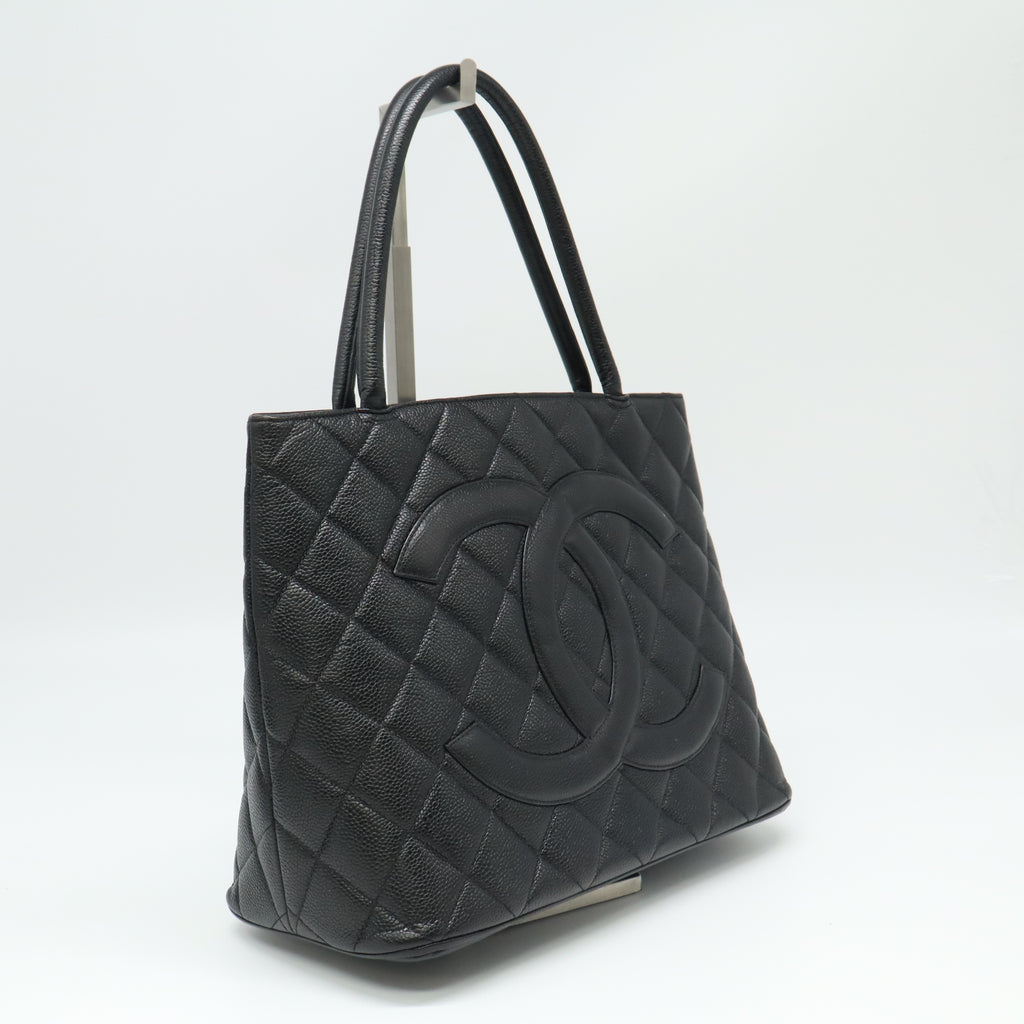 Timeless Medallion Tote B22471