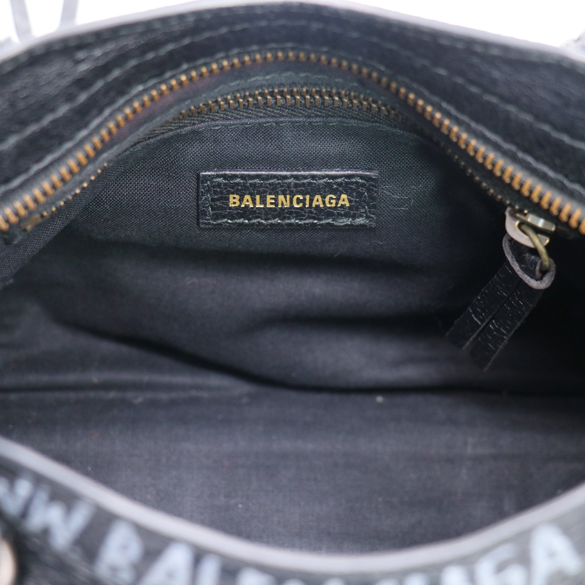 Agneau Arena Graffiti All Over Classic Hardware Mini City Black Multicolor twins