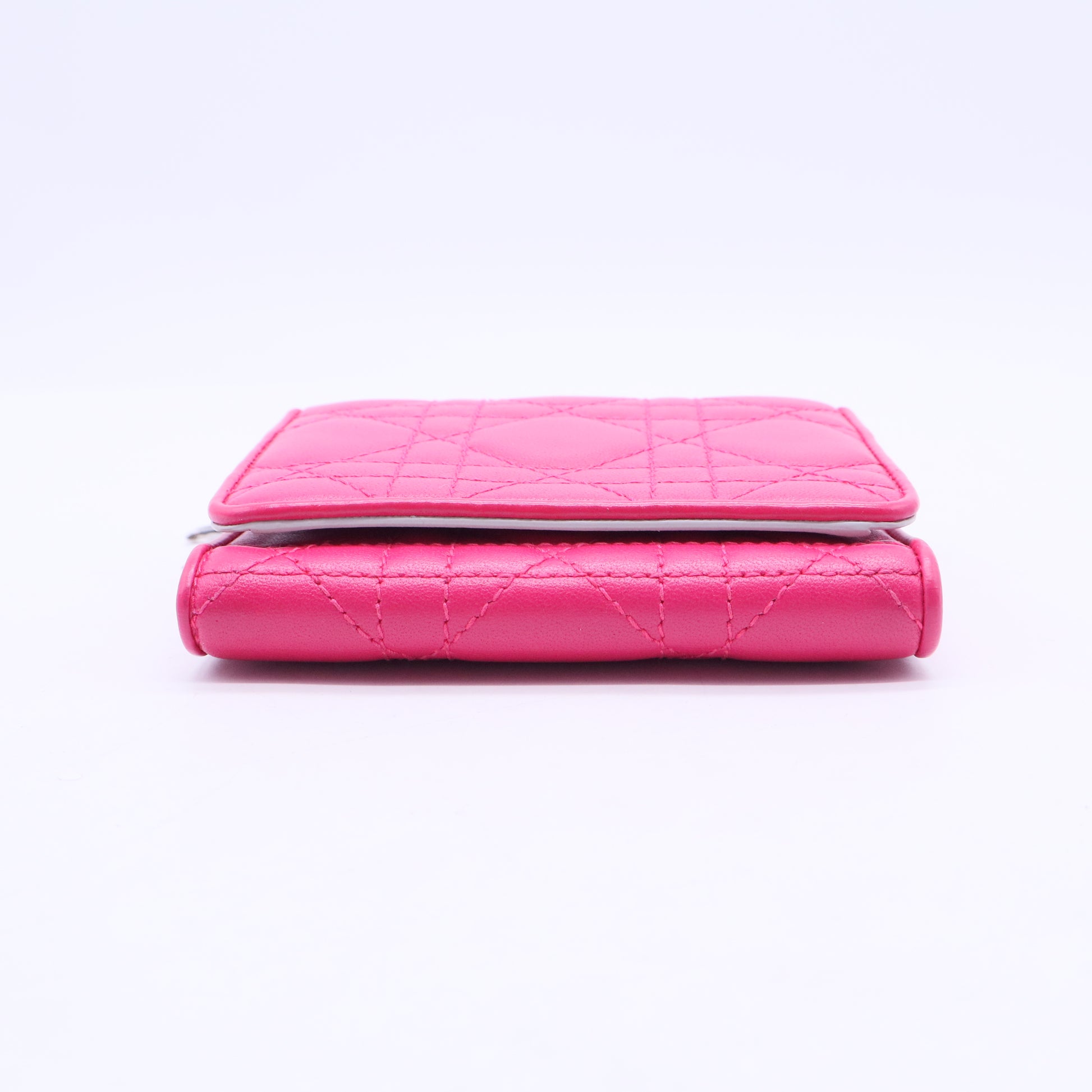 Leather Compact Wallet w Tag W20342
