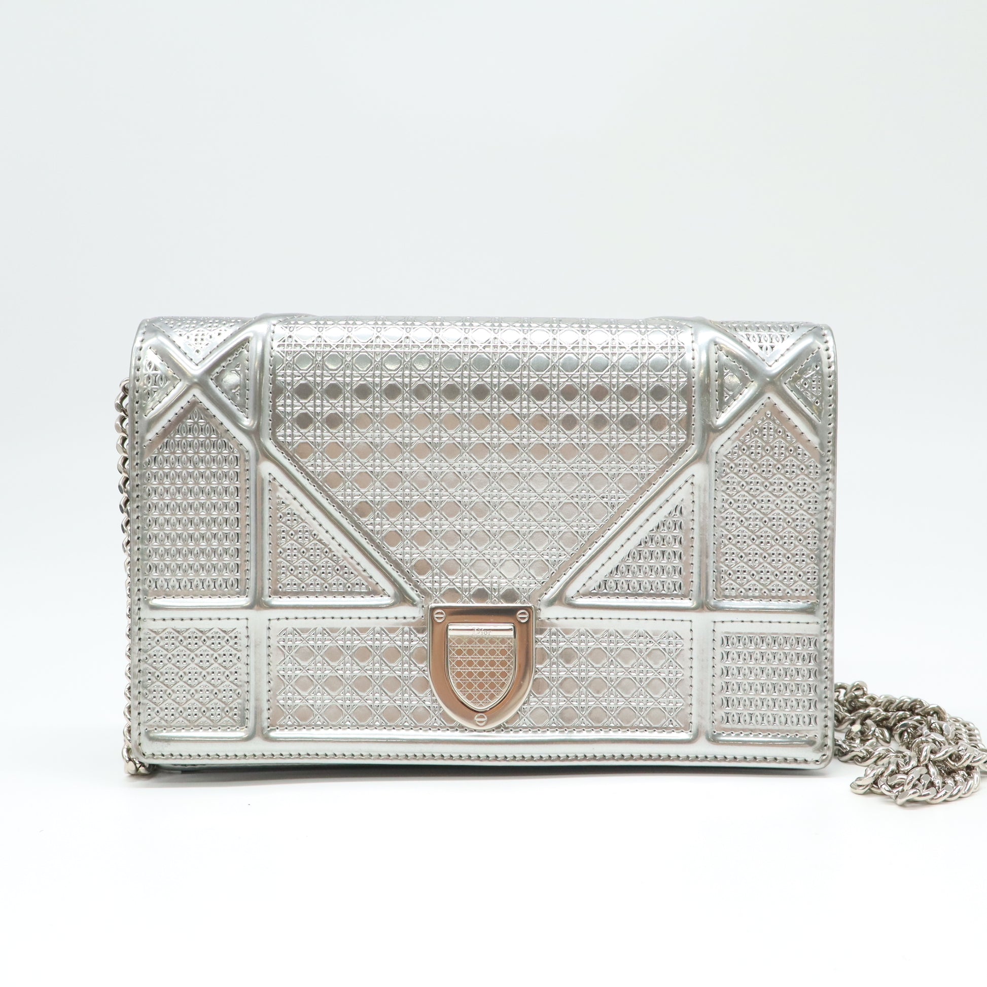 Diorama Wallet on Chain Cannage Embossed Calfskin B22416
