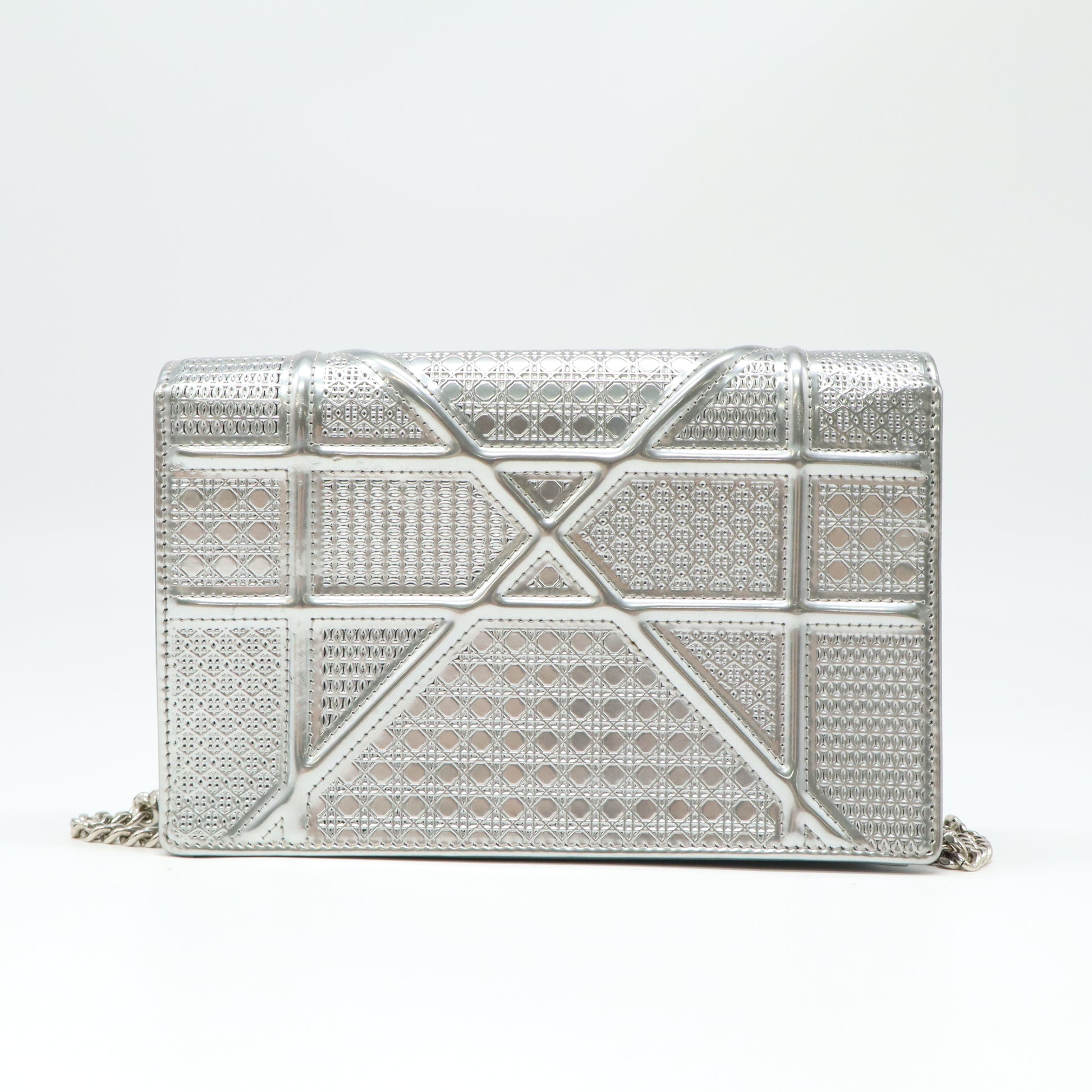 Diorama Wallet on Chain Cannage Embossed Calfskin B22416