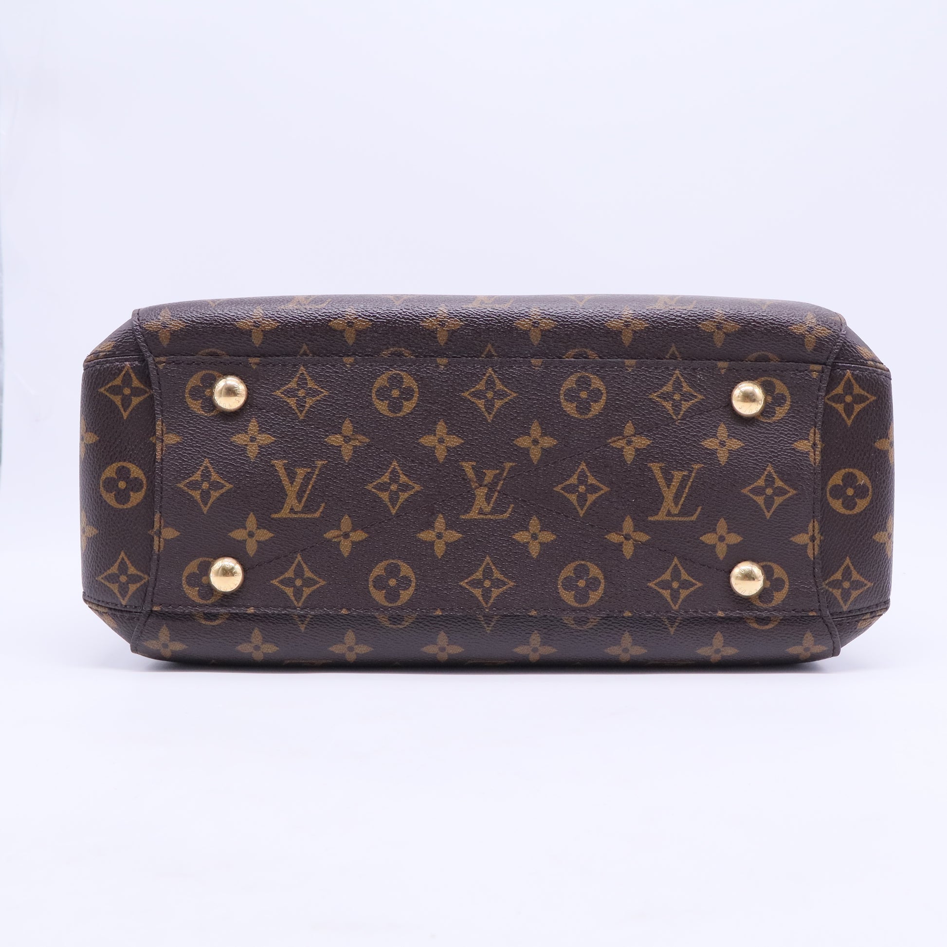 Monogram Canvas Montaigne MM Bag B20191