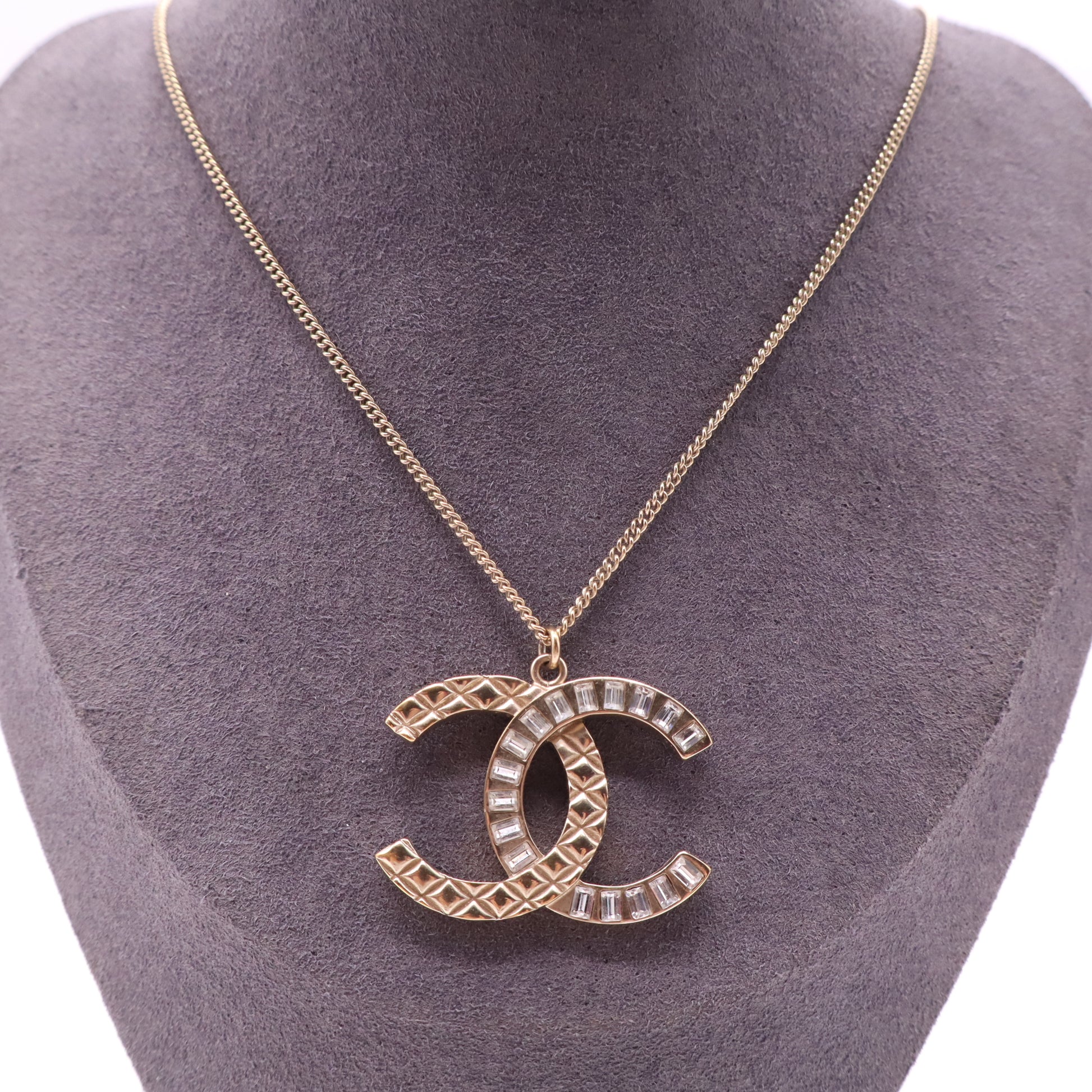 Chanel Baguette Crystal Quilted CC Pendant Necklace Gold twins W21532