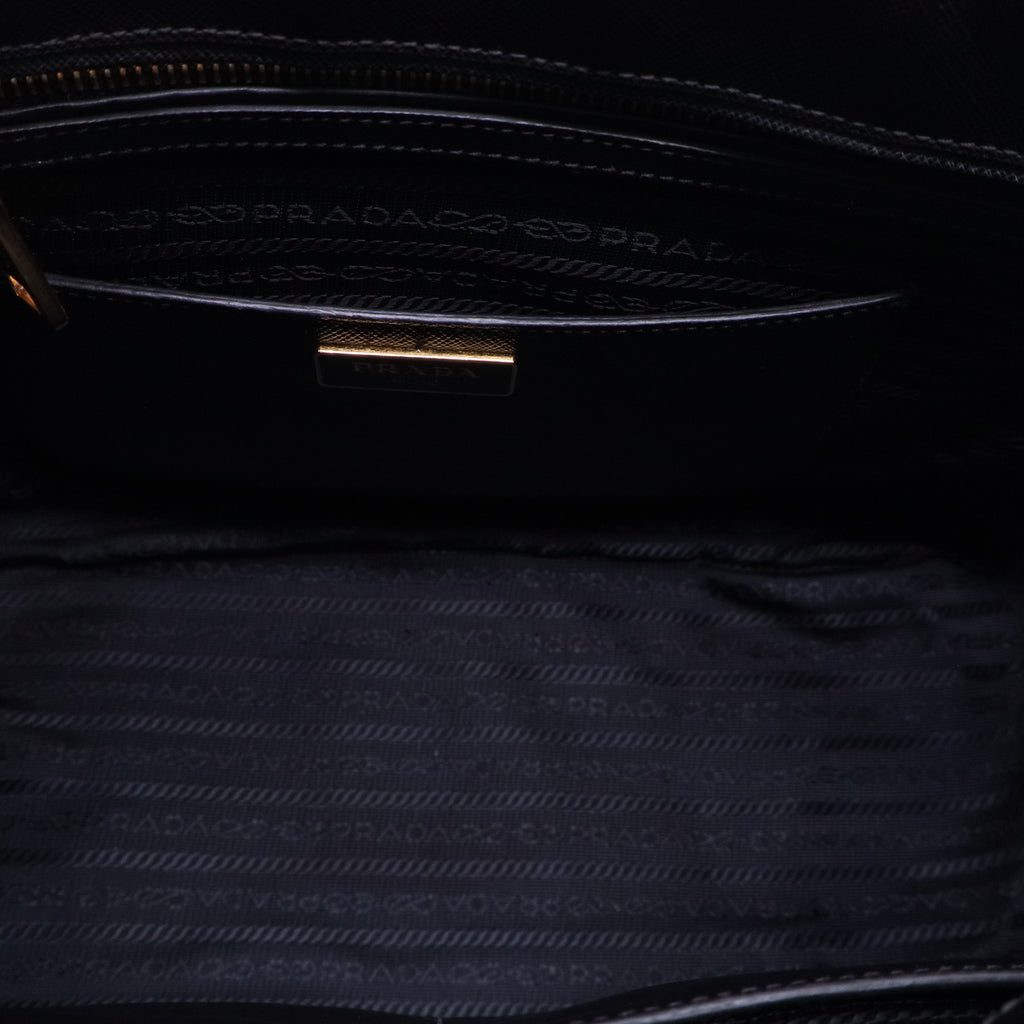 Saffiano Lux Medium Galleria Double Zip Black B20192